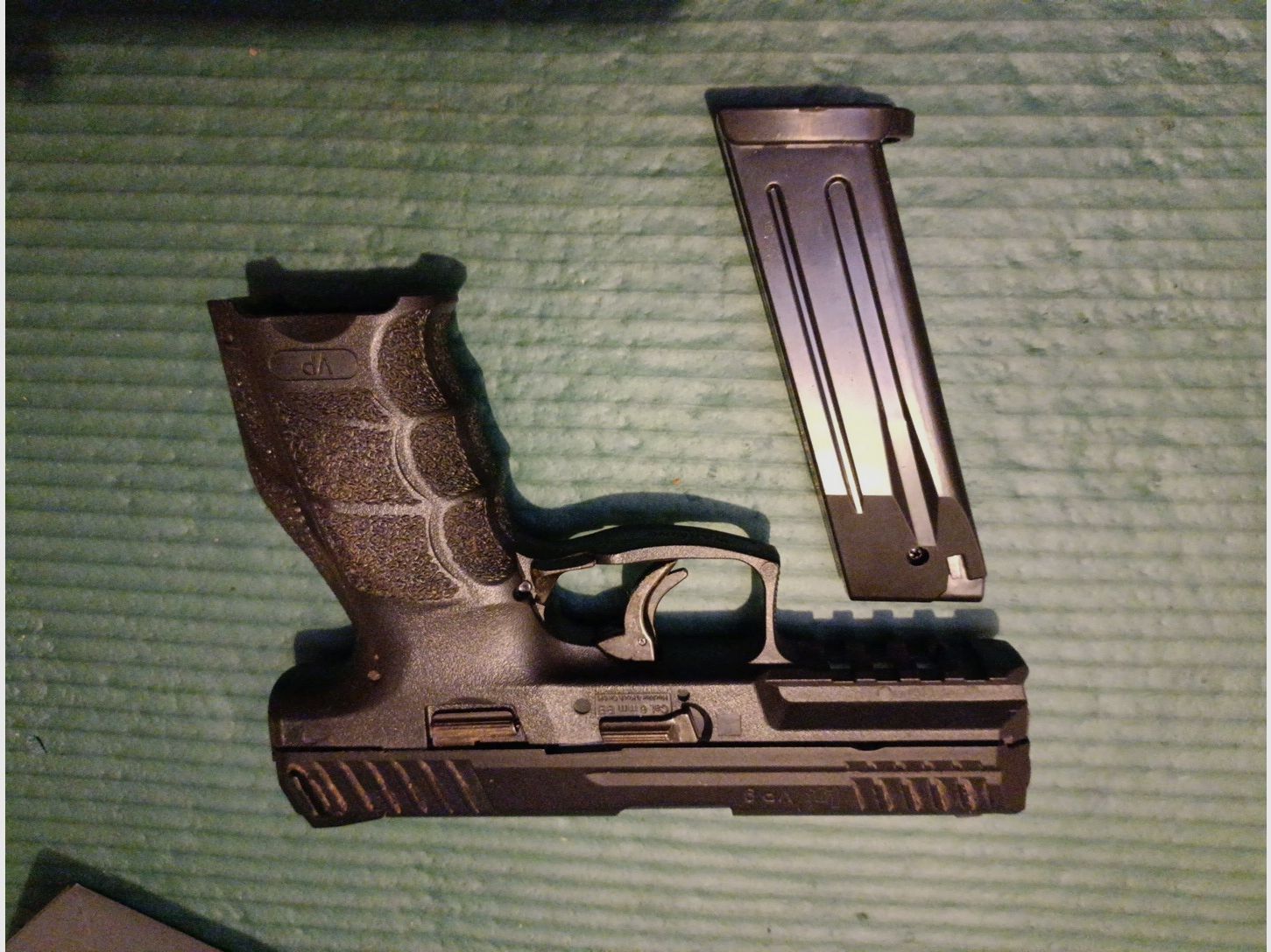 Heckler und Koch VP9 Umarek metall 6mm Softair 0,5 J. Authentic replica