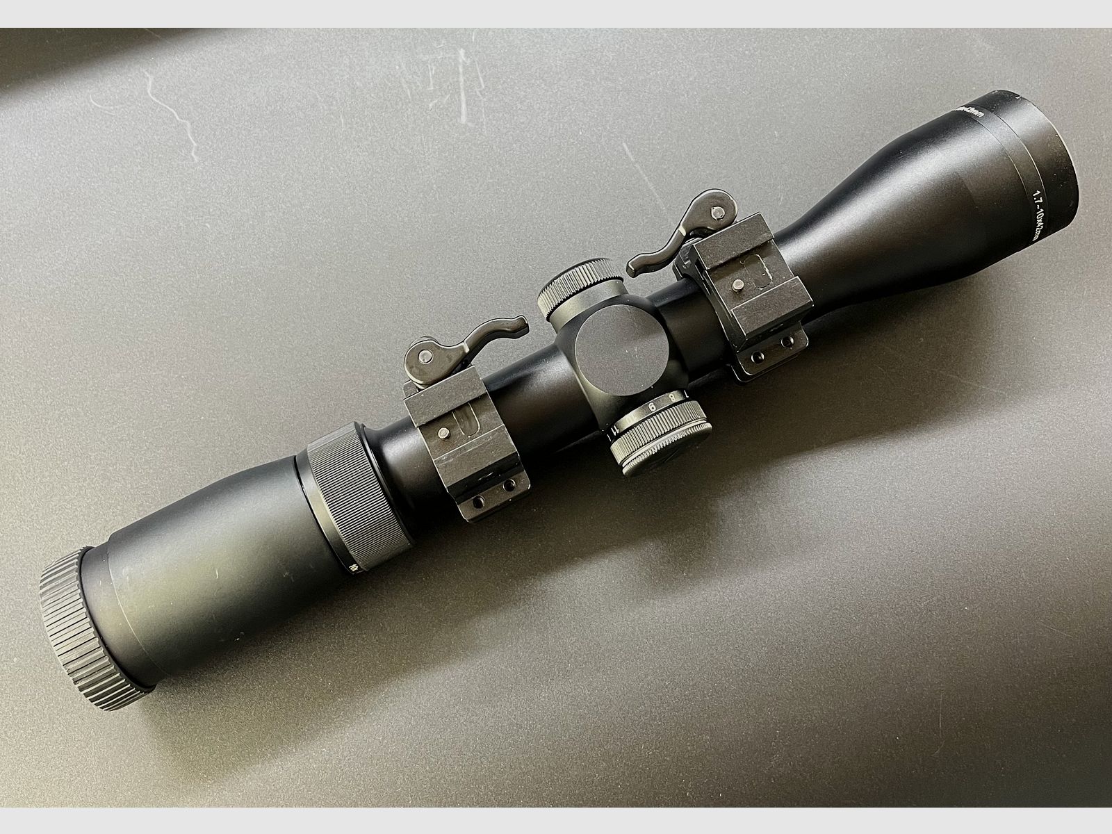 Aussteller FOCUS In Sight 1,7-10x42 #4 30mm mit Ringmontage 110573