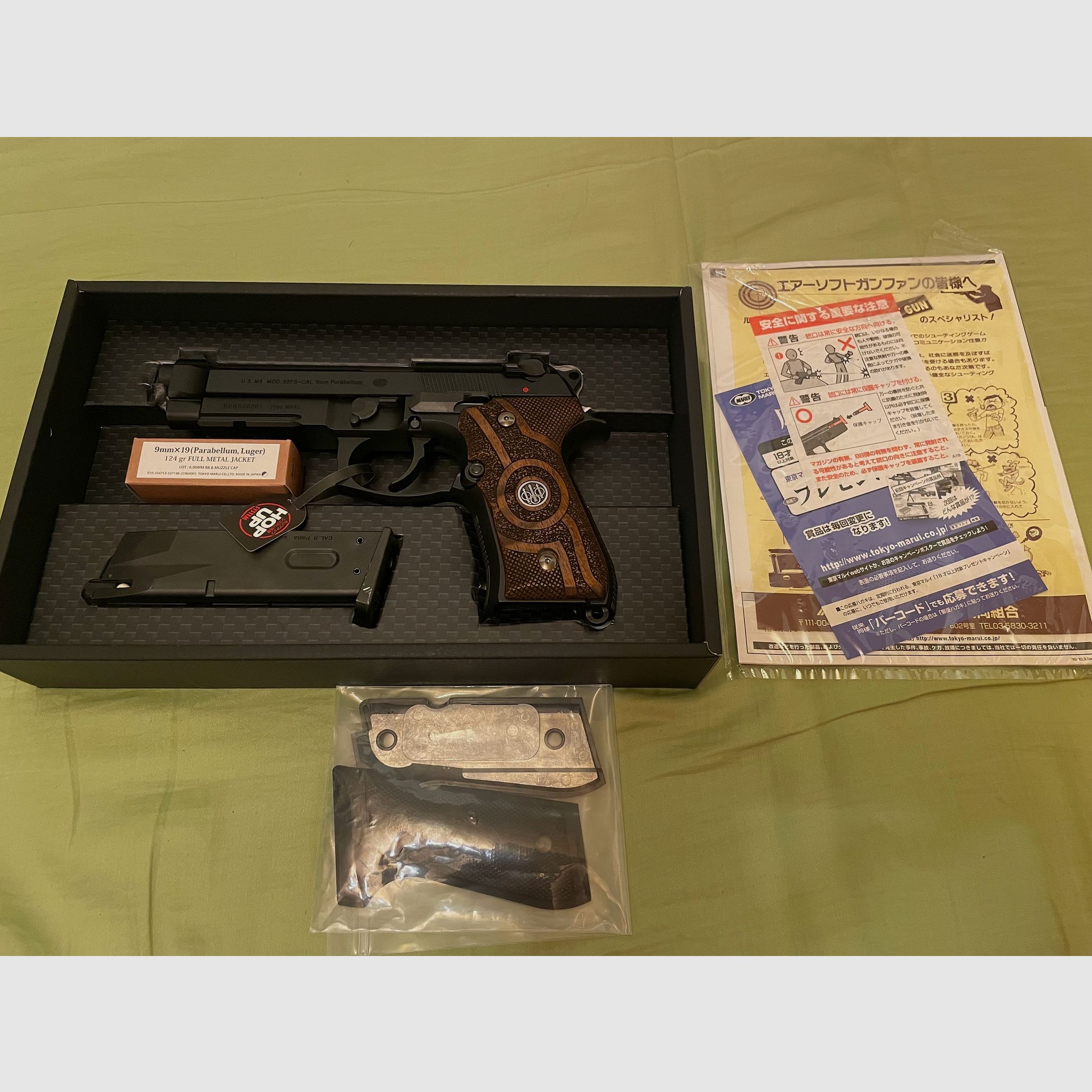 Tokyo Marui Beretta M9A1 Airsoft / Softair mit Echtholzgriffen (Neuwertig)