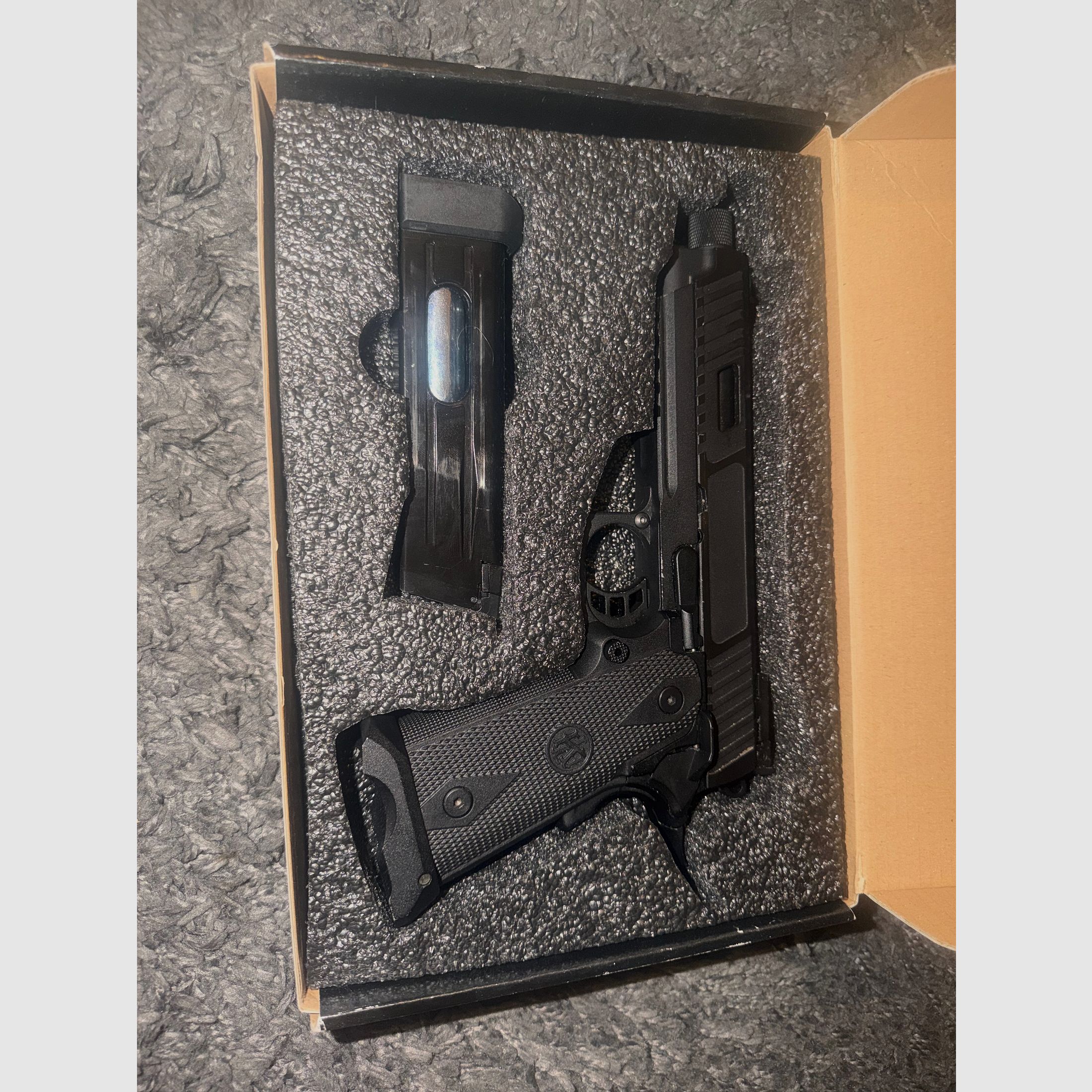 KLI Hi-Capa 5.1 Kiki Mora Vollmetall CO2BB 6mm BB Blackout Edition