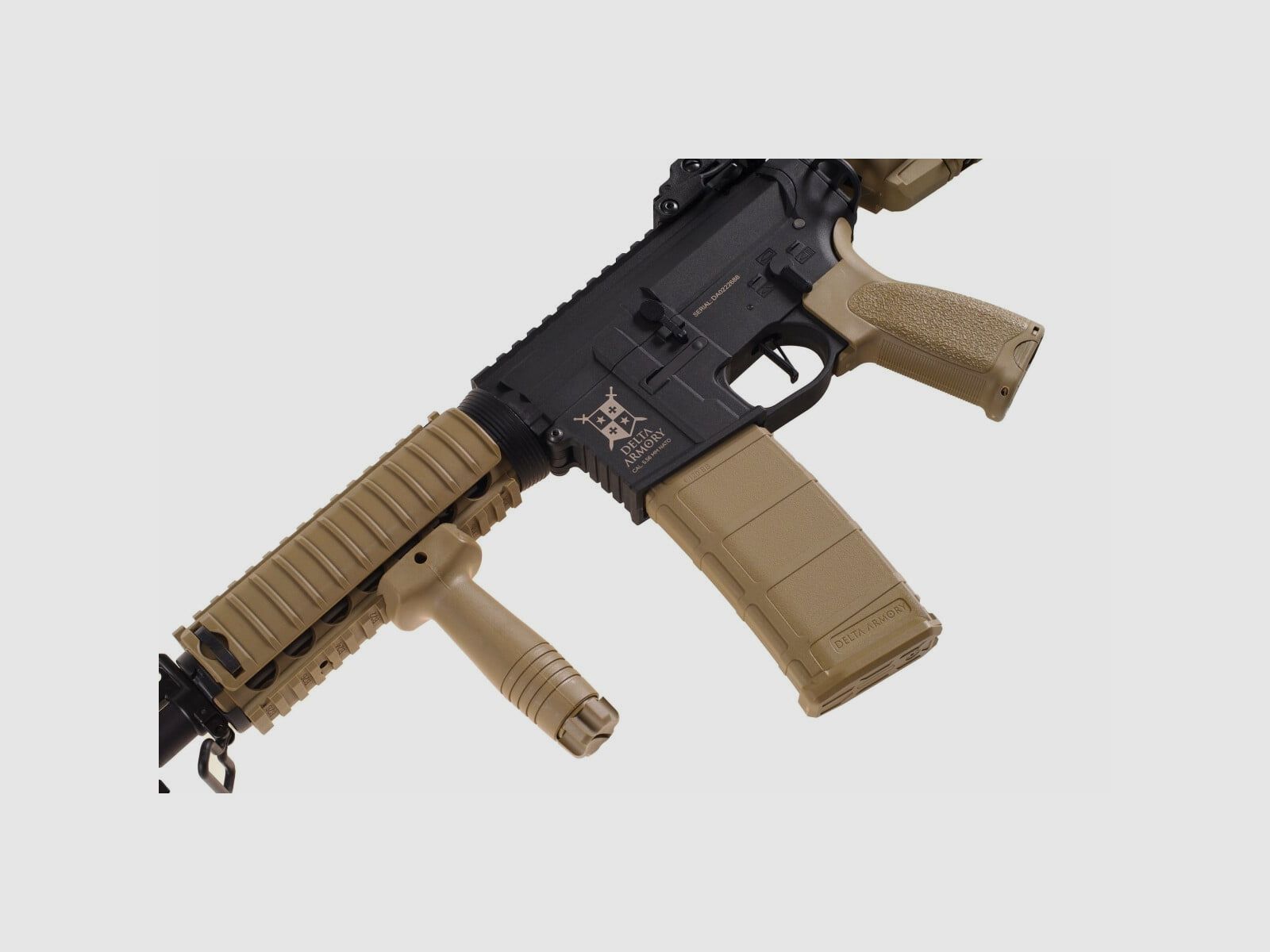 AR15 CQB-R CHARLIE TAN/Zwart S-AEG Softair Geweer Vrij vanaf 18 Jaar | Delta Armory, afbeelding 3 van 4