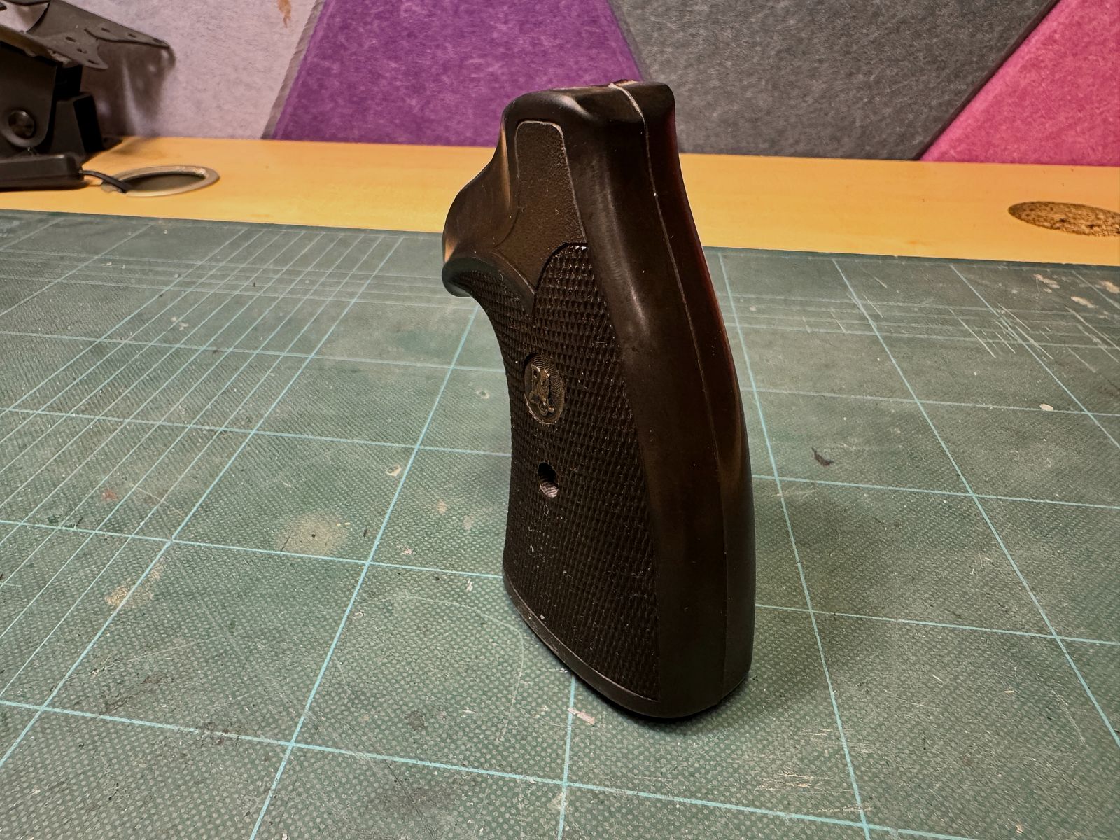 Pachmayr Presentation grip for the Colt Python 357 Magnum