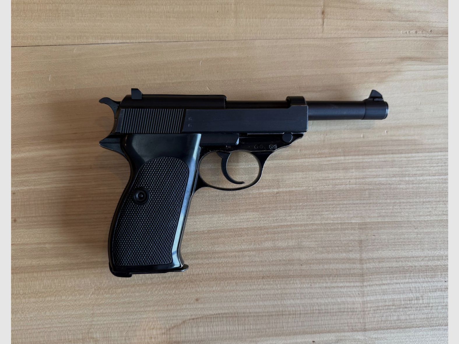 Walther P1 met verwisselbaar magazijn kaliber 9mm uit januari 1978