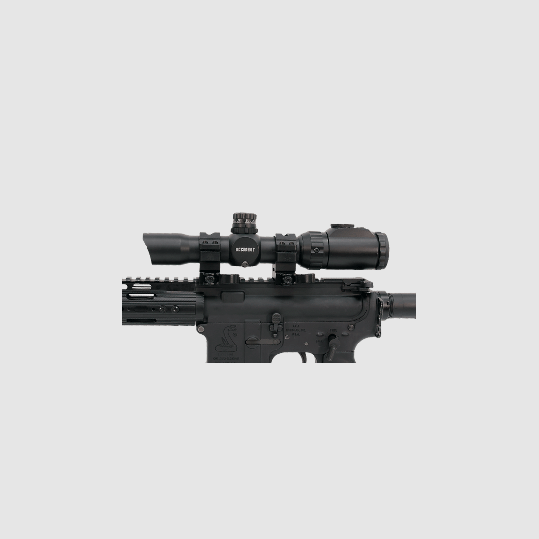 UTG 1-8X28 30 mm CQB/MRC riflescope, 36-color circle dot, QD rings, image 2 of 4