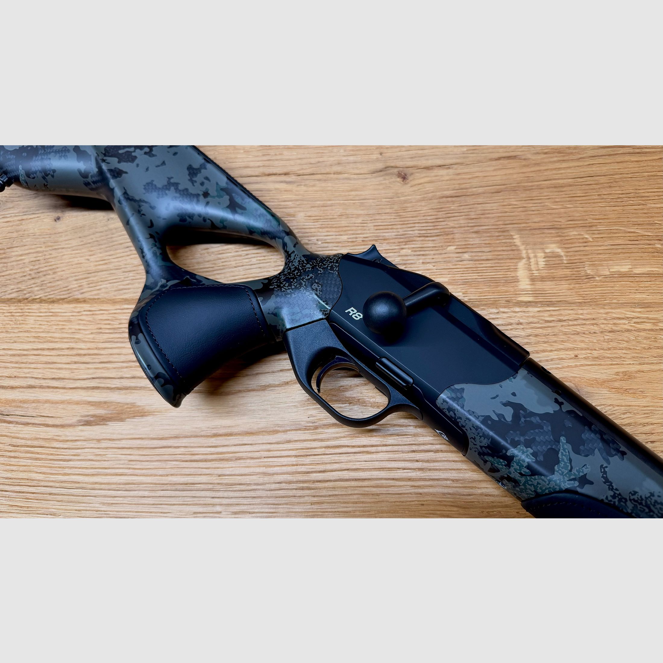 Blaser R8 Ultimate Carbon Huntec Camo arma completa / calibre seleccionable / logo plateado / Semi Weight