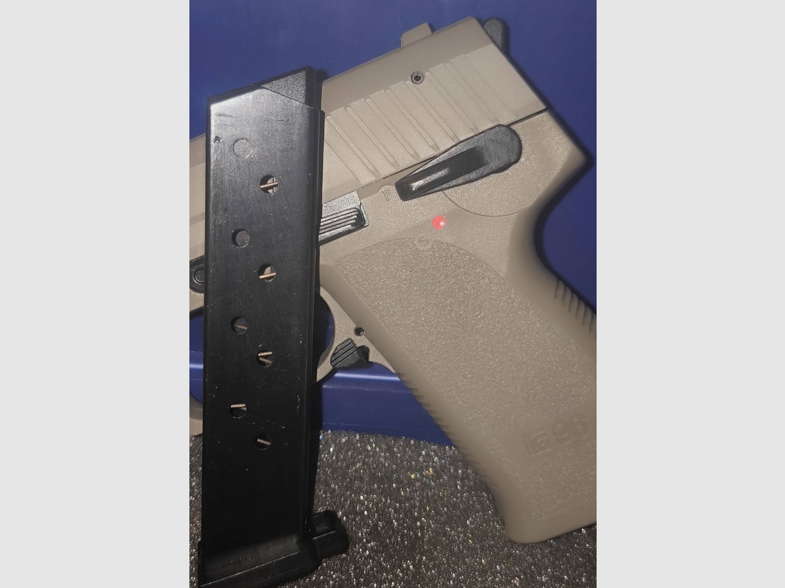 SRS-Waffe, Röhm RG96 in Icon Grey, Kaliber 9mmPAK & Röhm Koffer