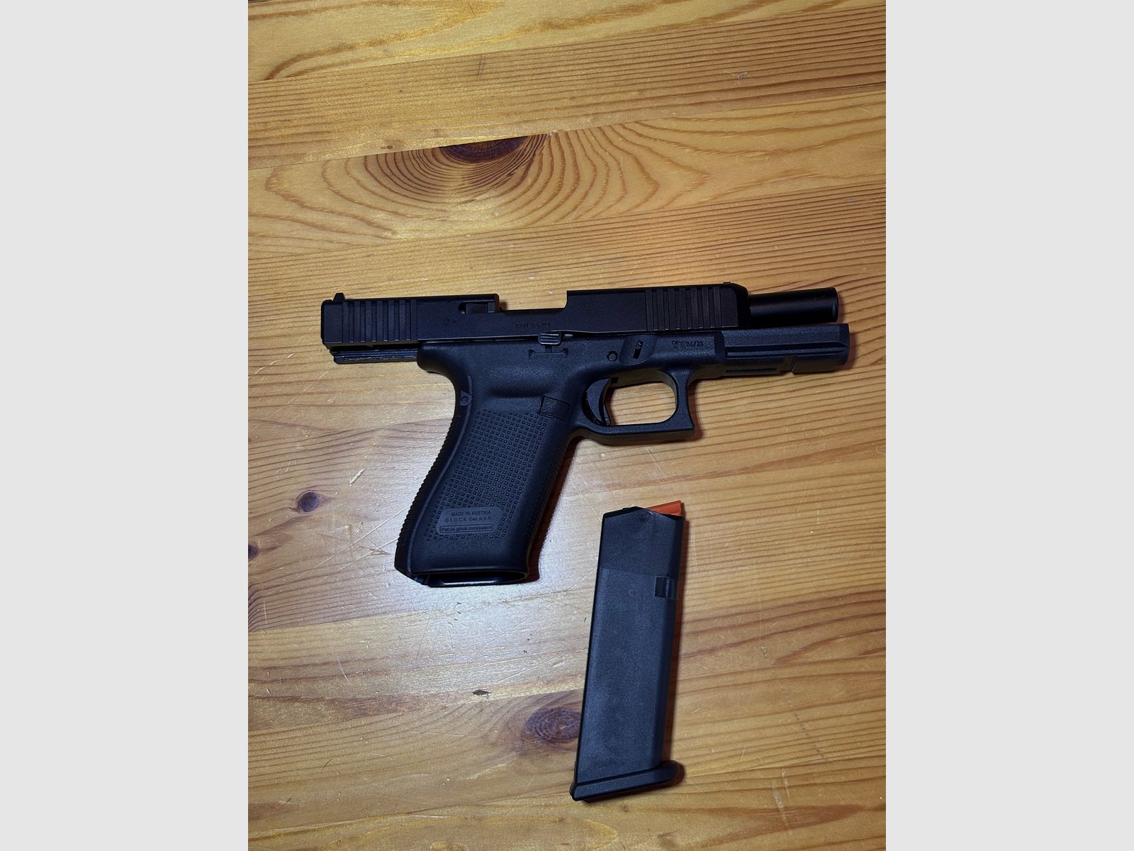 Glock 21 Gen5 MOS .45 ACP – Ungeschossen / Schrankwaffe mit Black Trident Raven Holster 