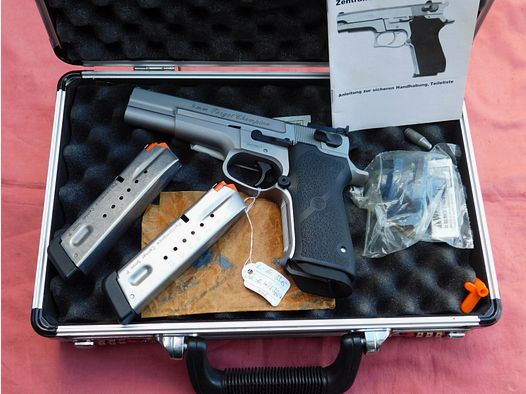 Performance Center Smith & Wesson Target Champion S&W Pistole 5 Zoll Kal. 9mm Luger, neuwertig, komp