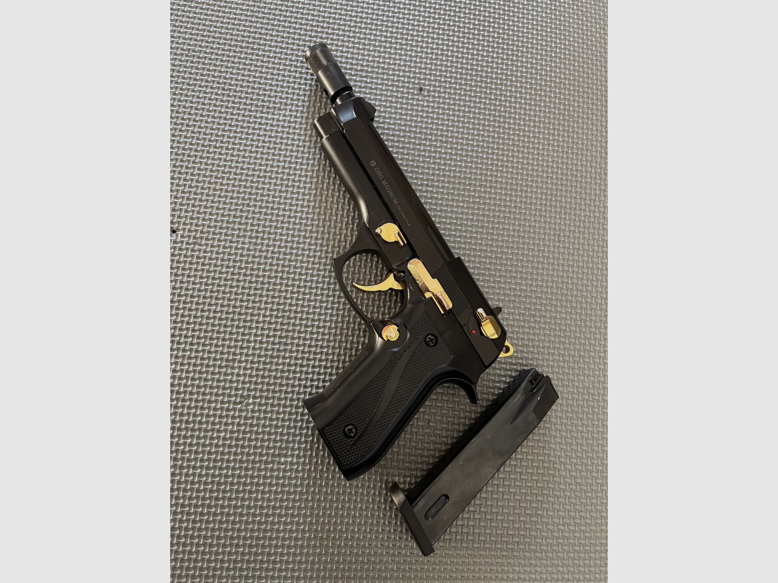 Ekol Firat Magnum Schreckschuss Pistole 9 mm P.A.K. schwarz/gold (B-Ware)