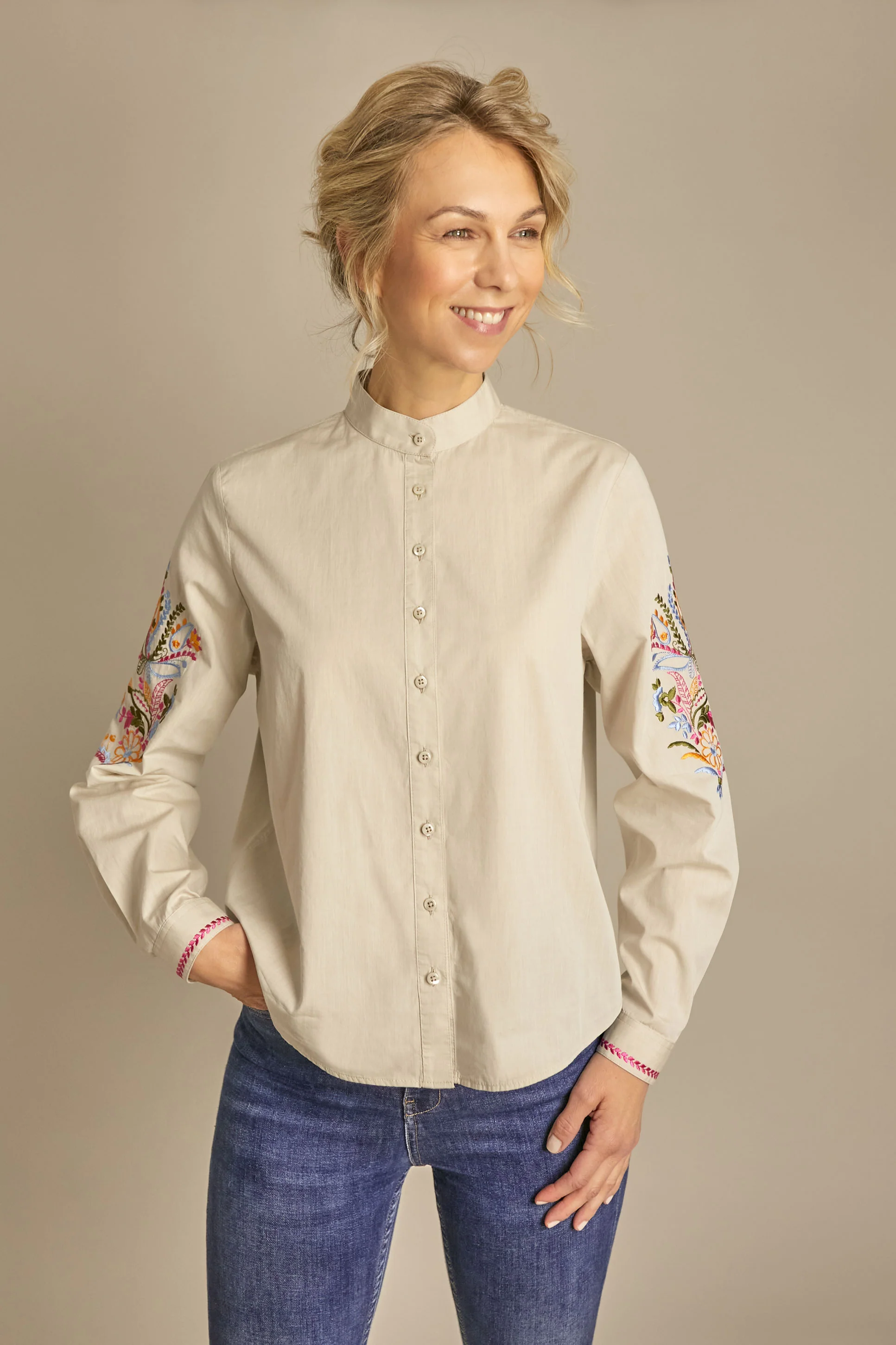 WALLMANN blusa con colletto alto, immagine 3 di 4