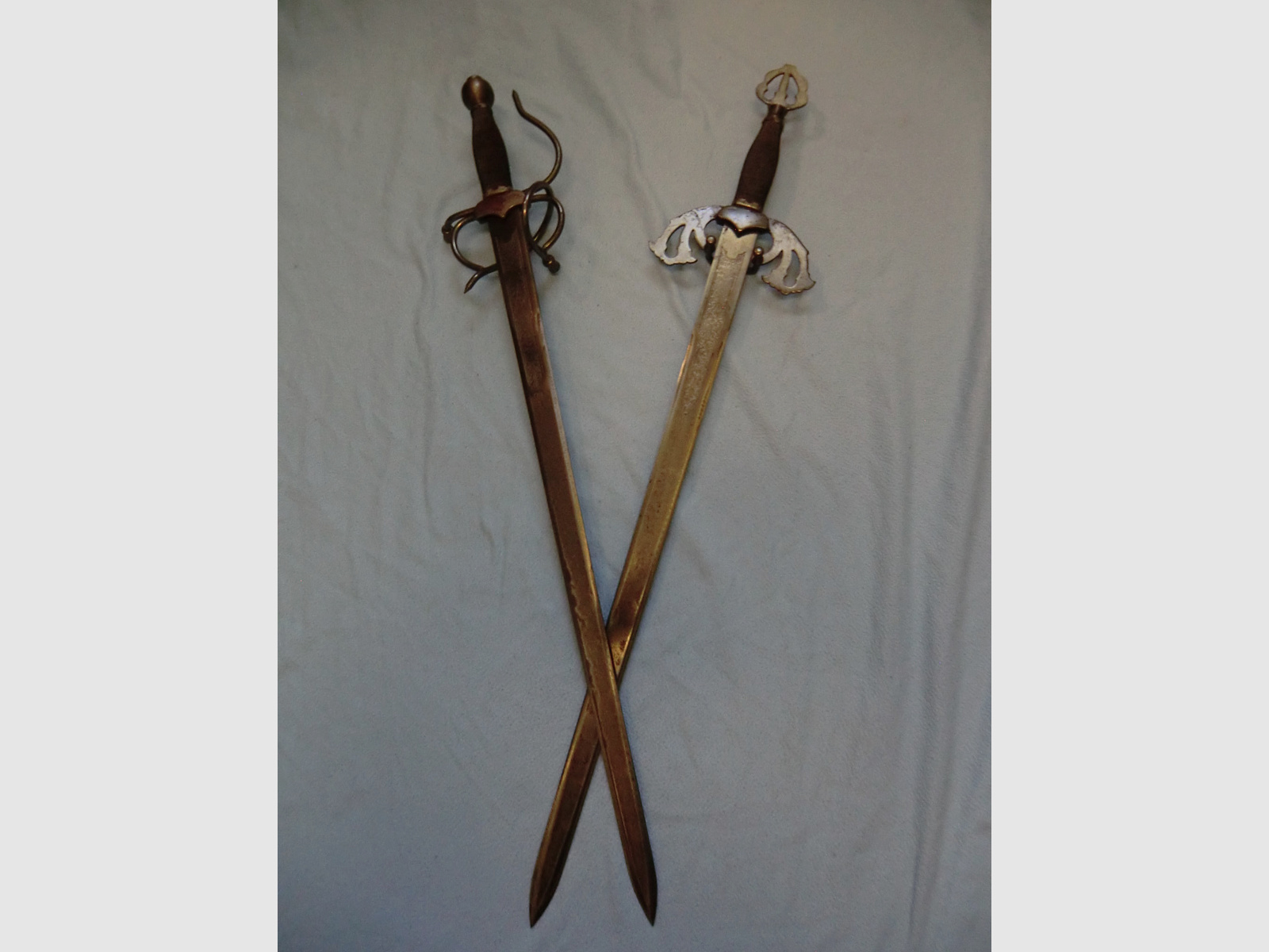 2 x Toledo Schwerter aus Erbnachlass, guter Zustand