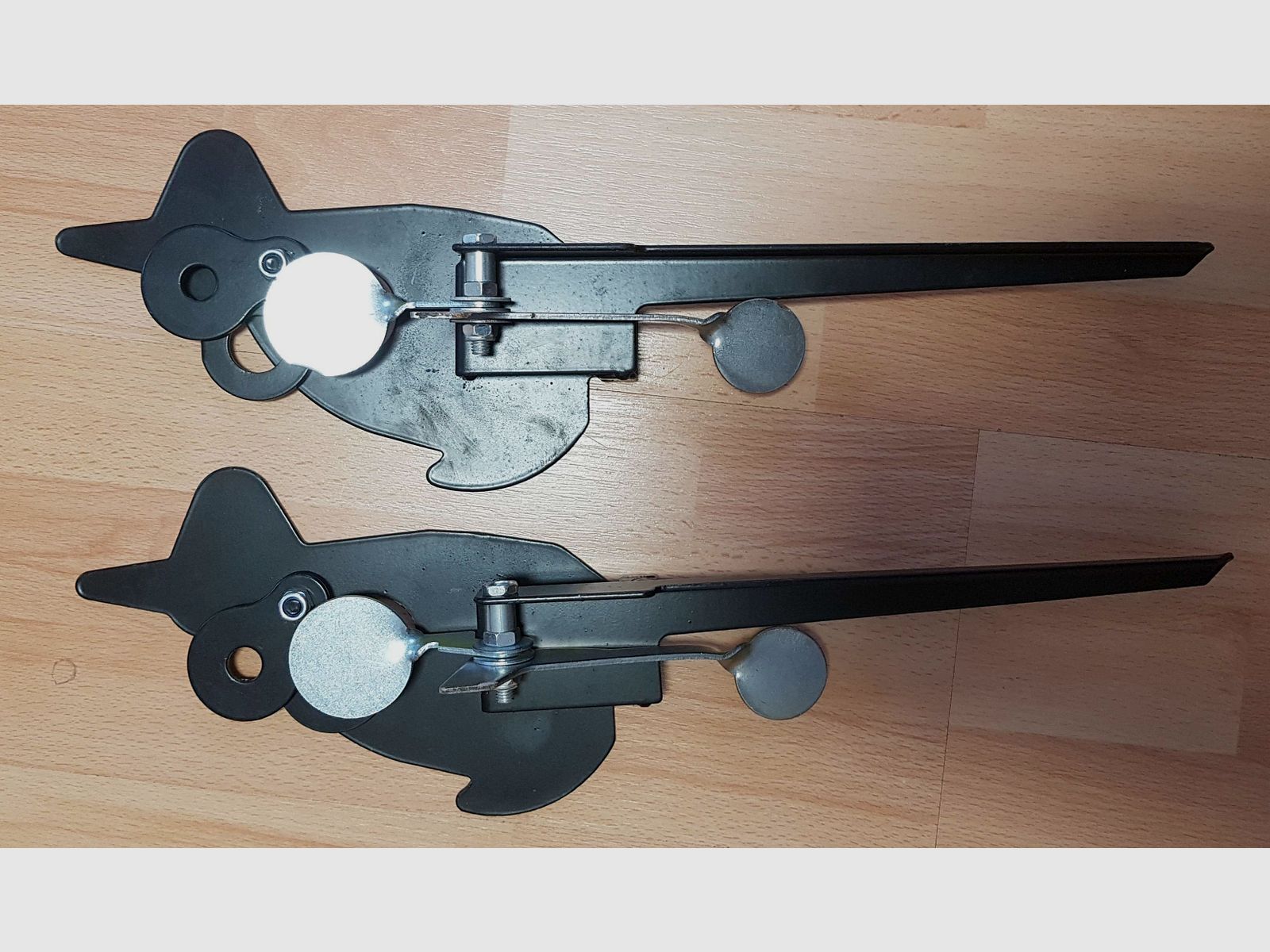 2x Field Target Übungssilhouette aus Metall - Motiv Hase und 2x Flip-Target Überroll-Zielscheibe