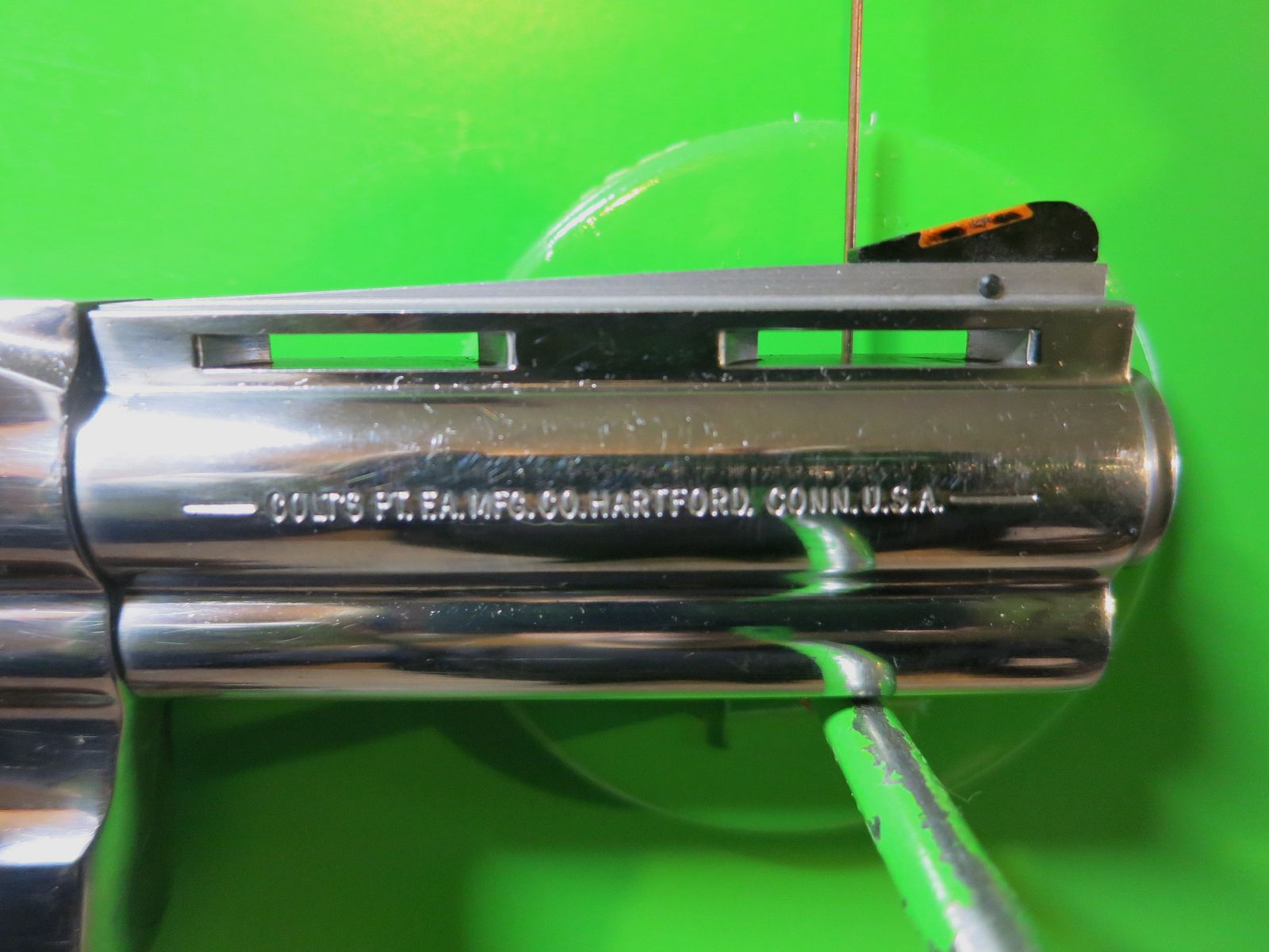 Revolver COLT PYTHON, Stainless (Hochglanzpoliert), .357 Magnum, 4" Lauf, Gummi-Sportgriff   #25-