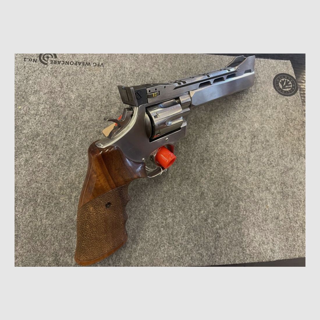 Smith + Wesson 64-5