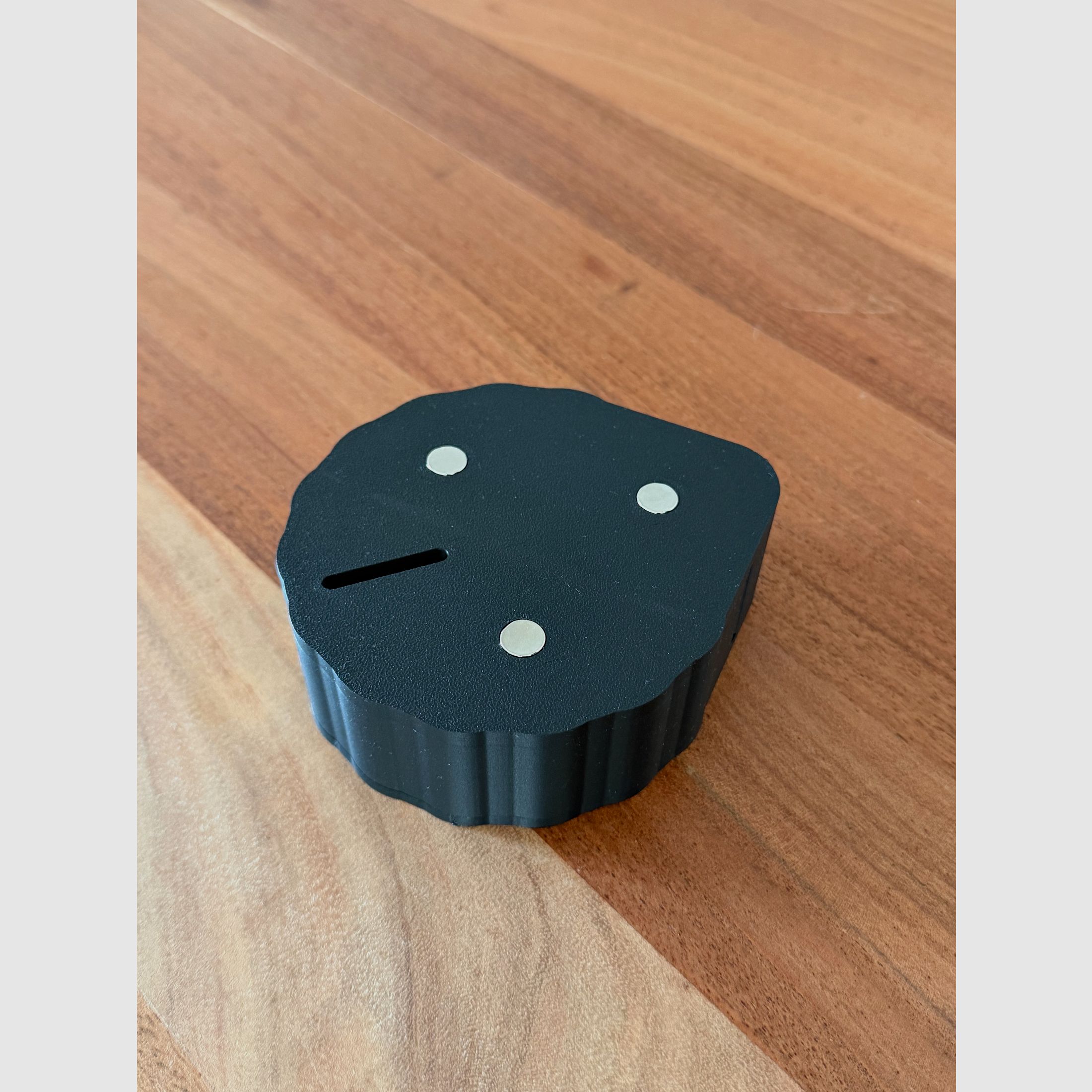 Schusspflasterspender Patch Dispenser für max. 20mm 2000 Stk. Rolle personalisierbar inkl. Magnetverschluss