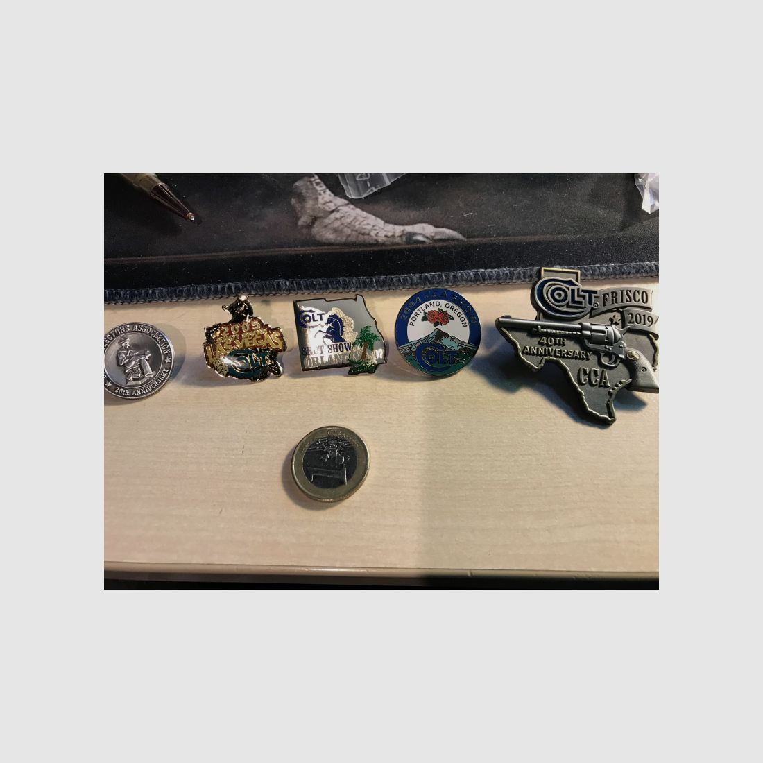 Konvolut von 5 Colt Collectors Association Pins, diverse Shot Shows,Lot 4