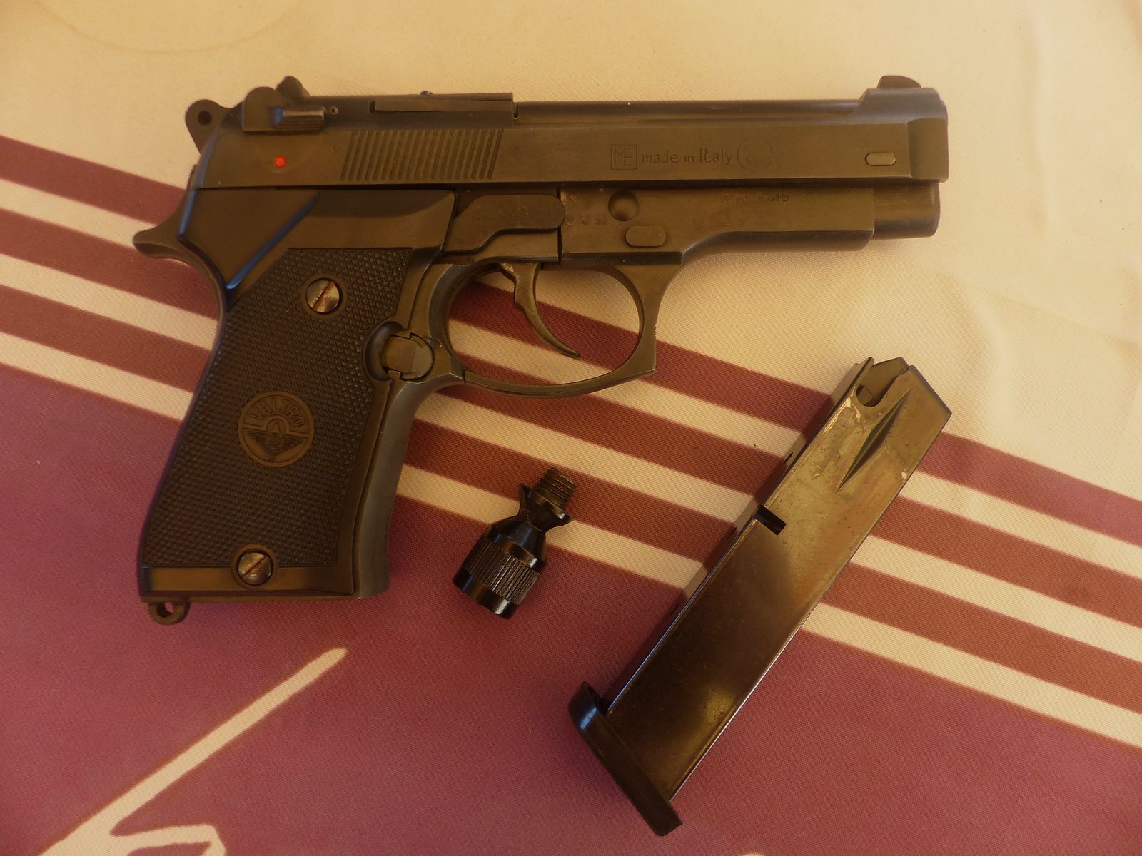 Valtro 98 Civil Cal. 9mm PAK - Beretta 92 Centurion clone with muzzle cup for rockets