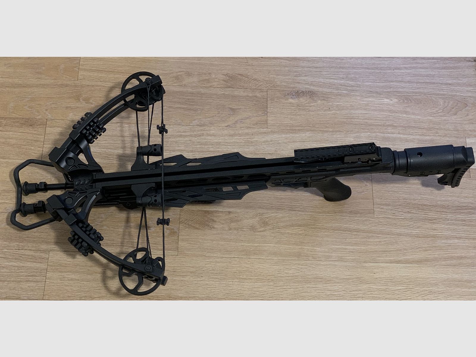 X-BOW FMA Scorpion III - 405 fps / 200 lbs - Arco compuesto con accesorios