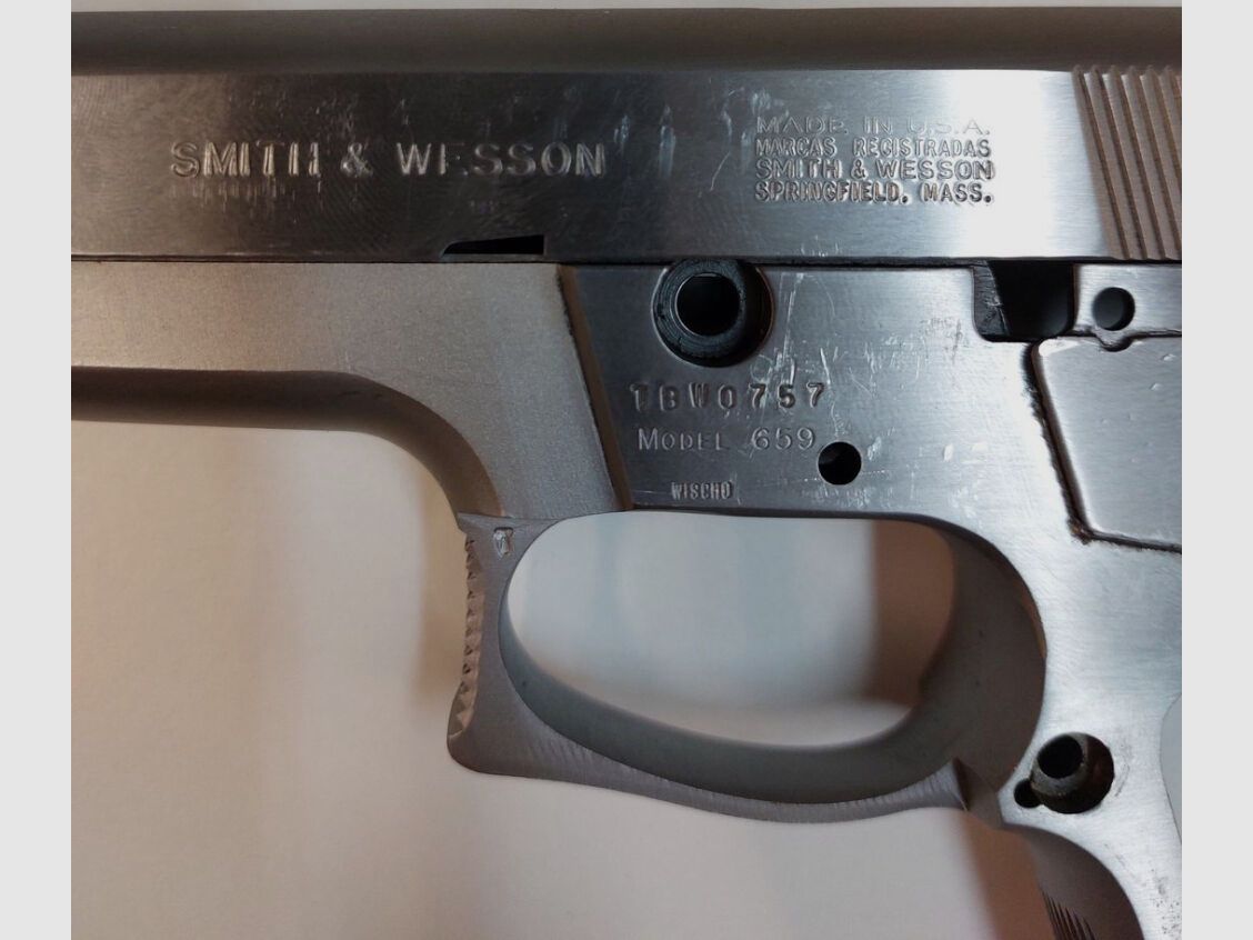 Pistola defectuosa Smith & Wesson Mod.659 en calibre 9x19 (Compuesta por cañón, cierre, empuñadura)