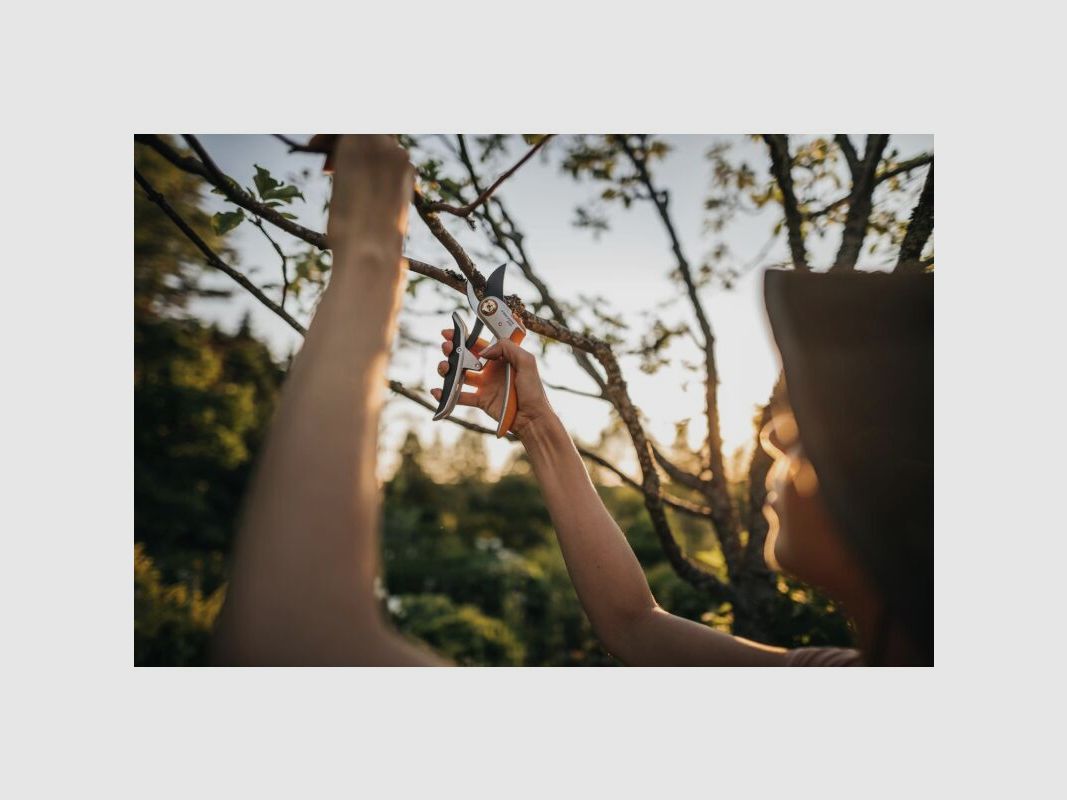 Fiskars Gartenschere Plus Metall Bypass P751