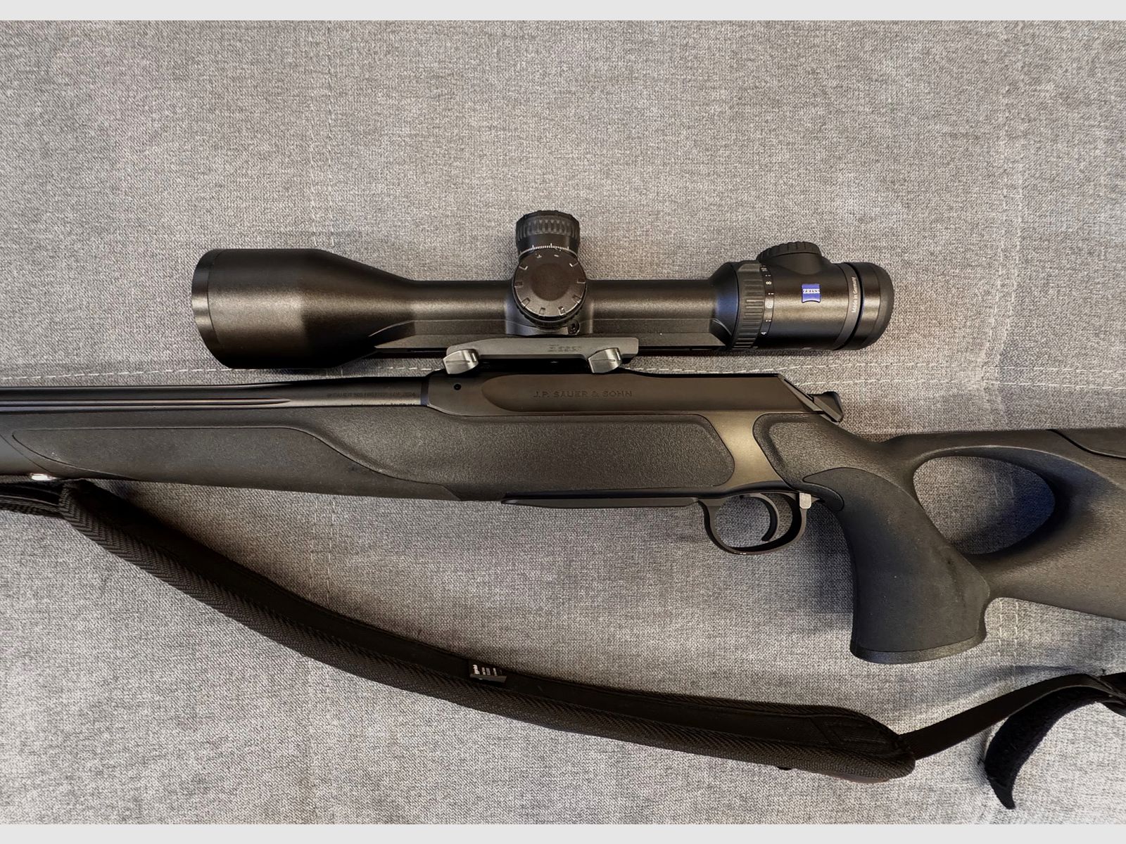 Sauer 505 Synchro XT 6,5 PRC, longitud del cañón 560mm cañón pesado de 19mm estriado incluido silenciador SVEMKO Magnum