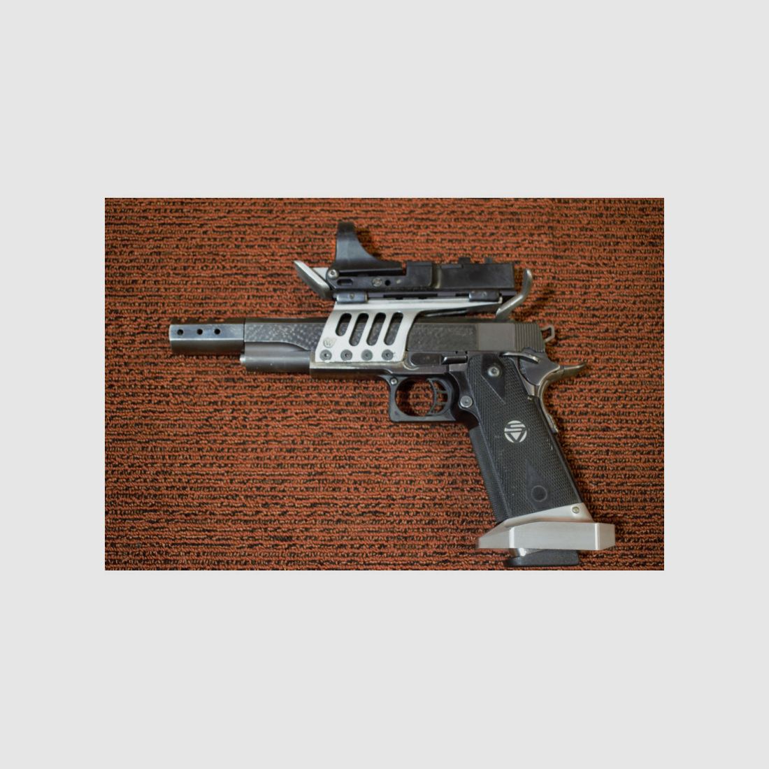 Pistole SVI Infinity Kal.38 Super Auto - DPV, Bild 2 von 2