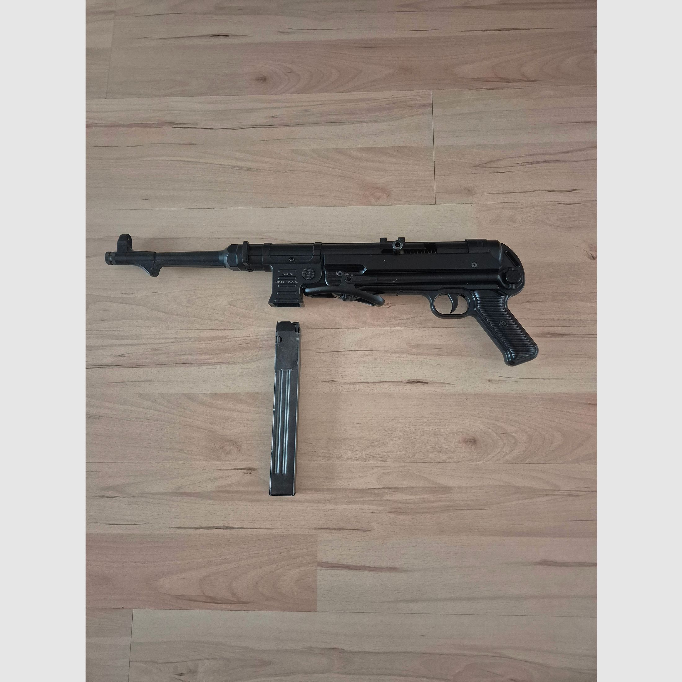 MP40 blank-firing submachine gun 9mm P.A.K.