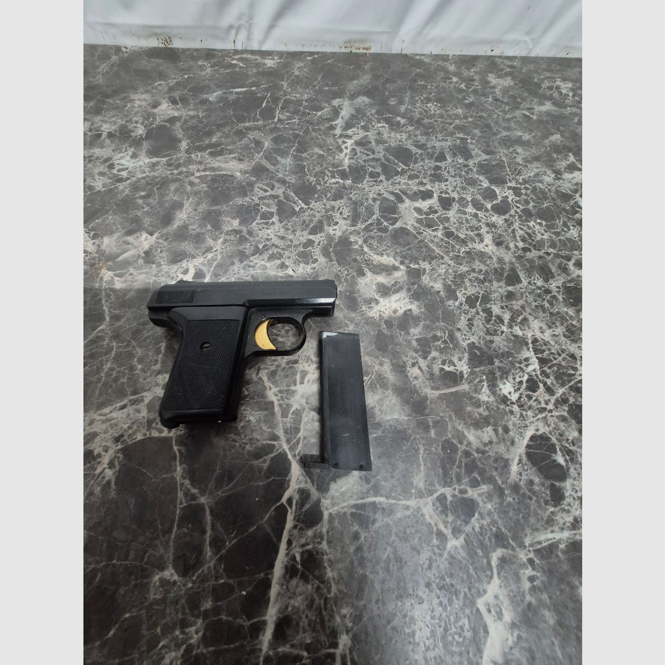 Reck 6, pistola de señal/alarma/gas de 8 mm