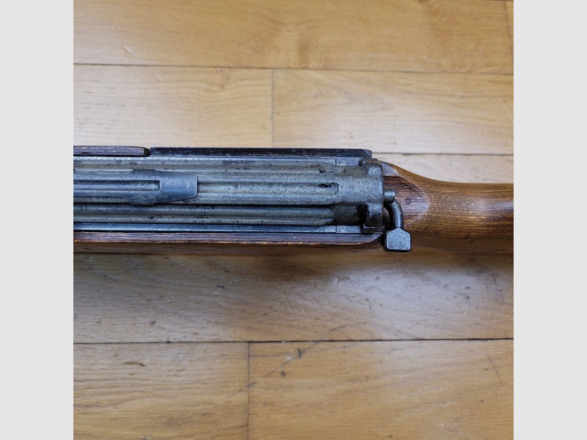 Très beau et très rare fusil semi automatique allemand Walther G43 – Rare production par « bcd » de mai/juillet 1944 pour la SS – Arme monomatricule – beaux poinçons « aigle étoile » et Saint-Etienne – beau bois – Arme « mythique » de la 2 WW – TBE ++, image 22 sur 37