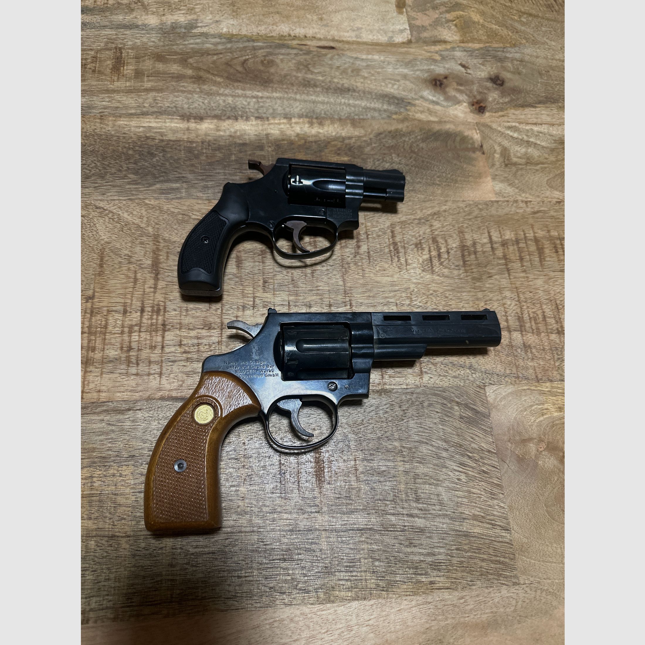 Collezione di revolver Weihrauch Arminius HW 37 e una Mauser Modell L100