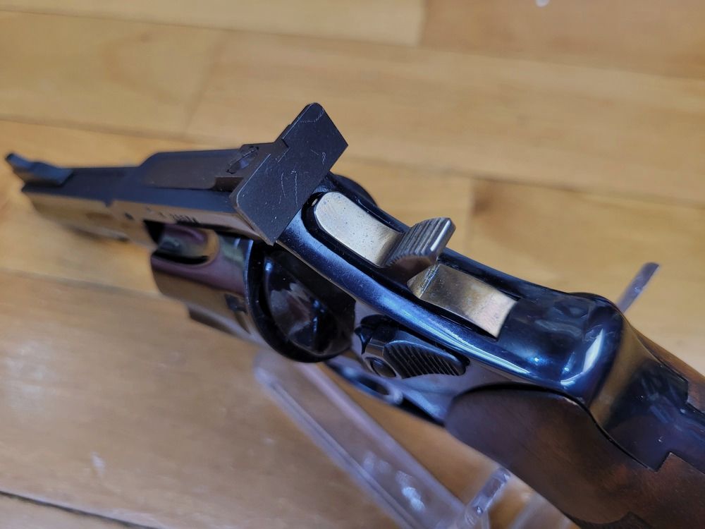 Außergewöhnliches Originalset Revolver Manurhin MR73 – Modell Gendarmerie in 4 Zoll – Kal. 357 Mag – Mit seinem seltenen 6-Schuss-Zylinder in 9 Para – In seiner Originalbox mit Zubehör, Handbuch und Originaldokumenten – Sehr seltenes Set auf dem Markt und in einem traumhaften Zustand!, Bild 15 von 26
