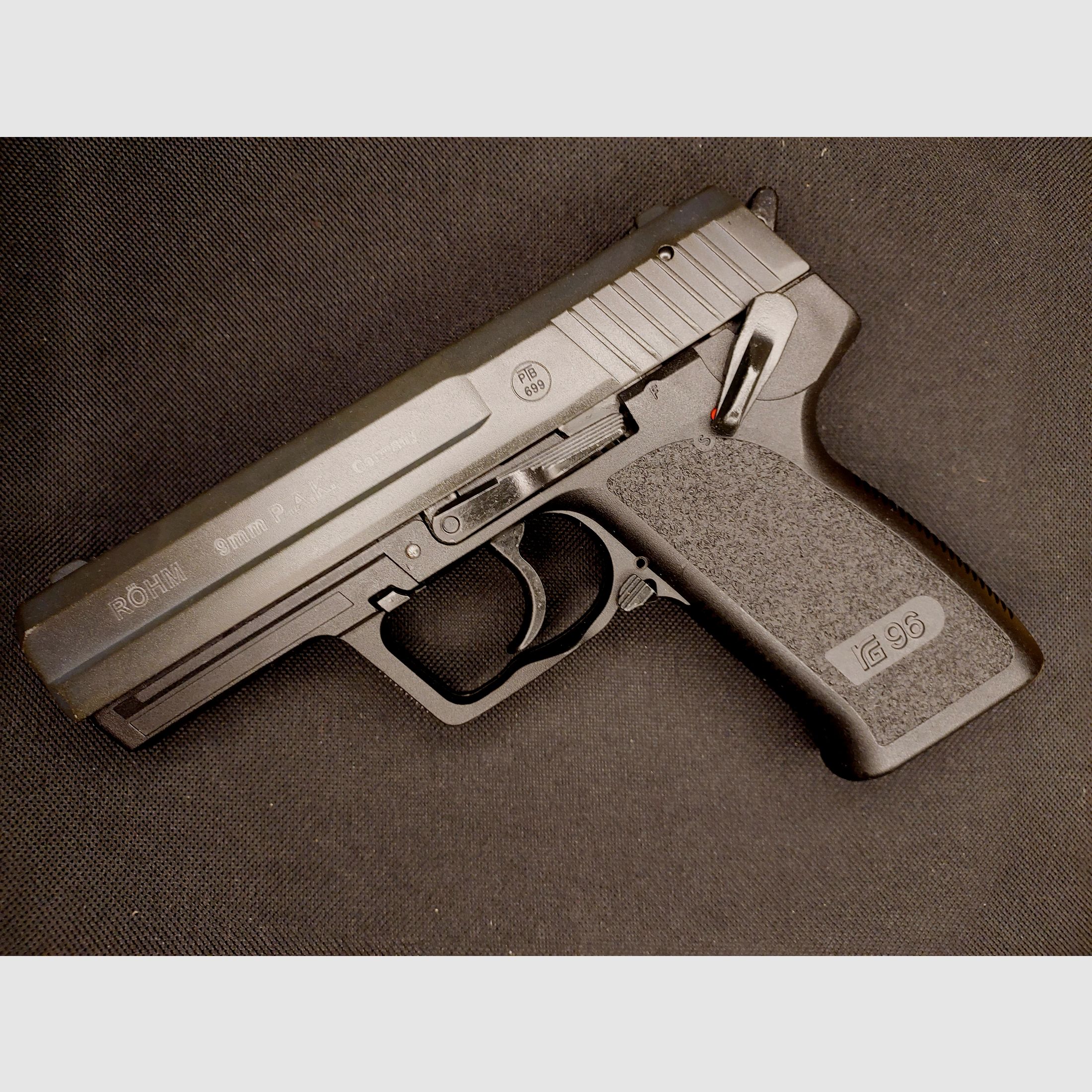 Röhm RG96 Schreckschuss Pistole brüniert (PTB 699) RG 96 mit 3 Magazinen