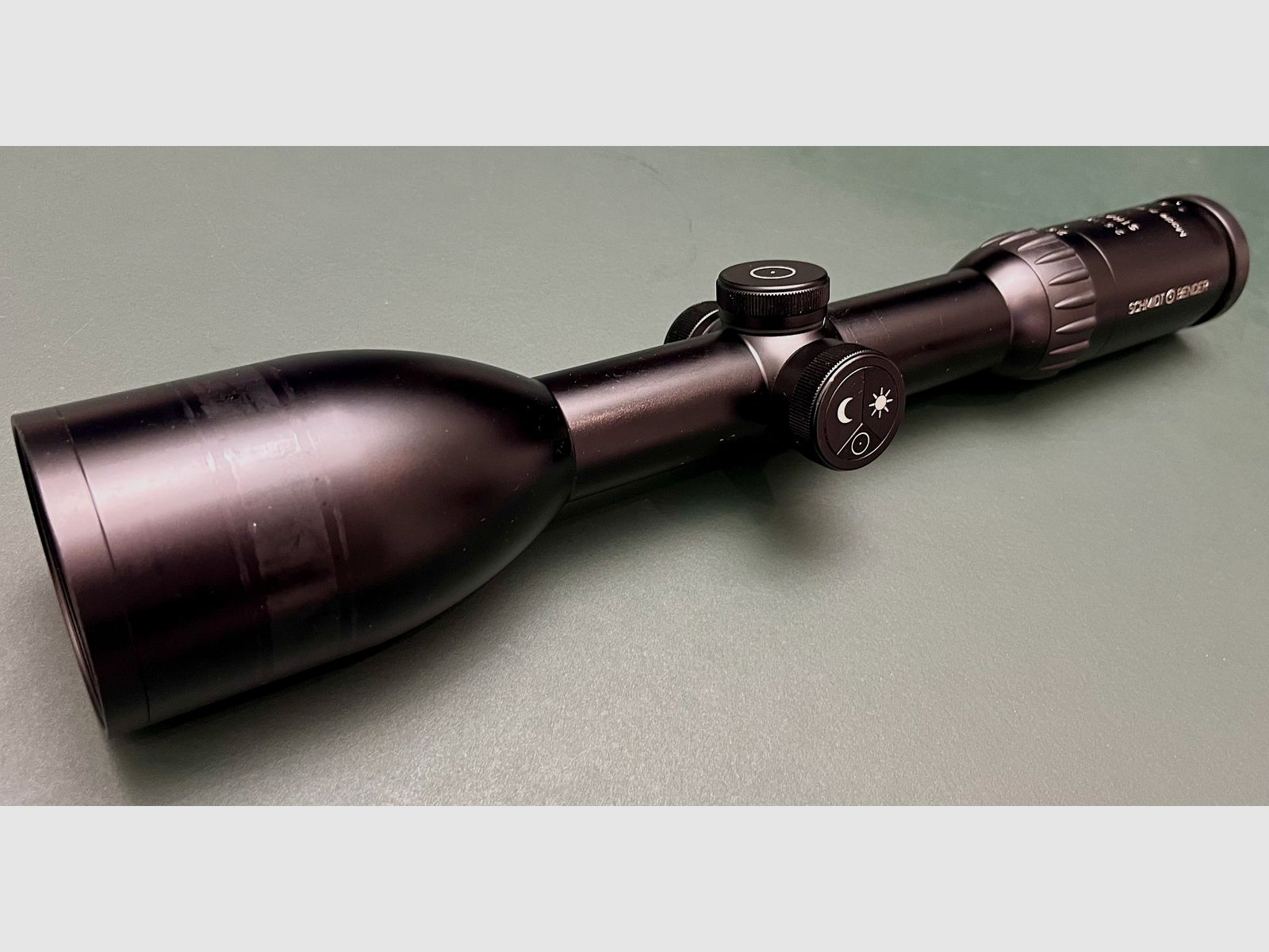 Schmidt & Bender 2,5-13x56 Stratos Zielfernrohr.