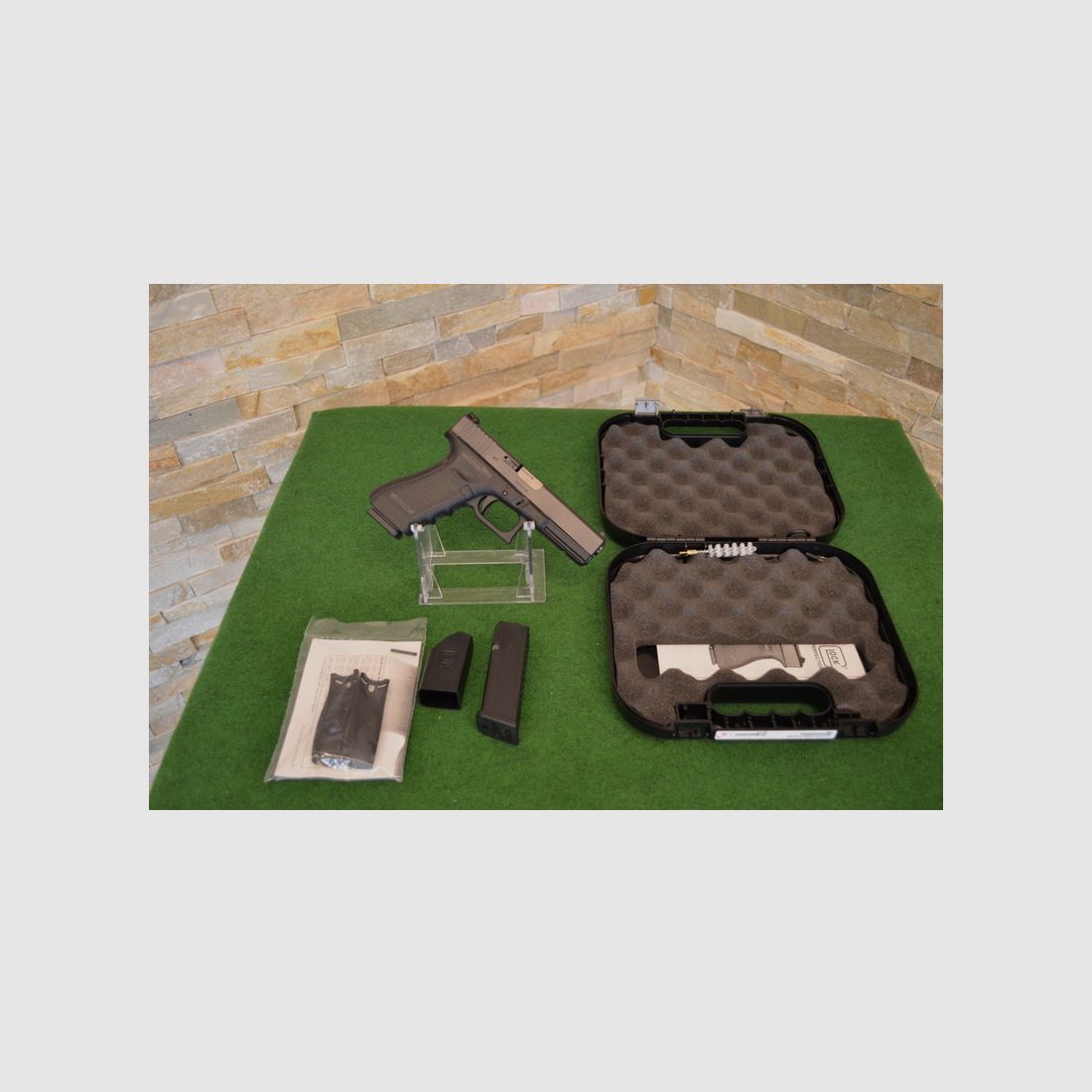 Glock 17 Generation 4 *