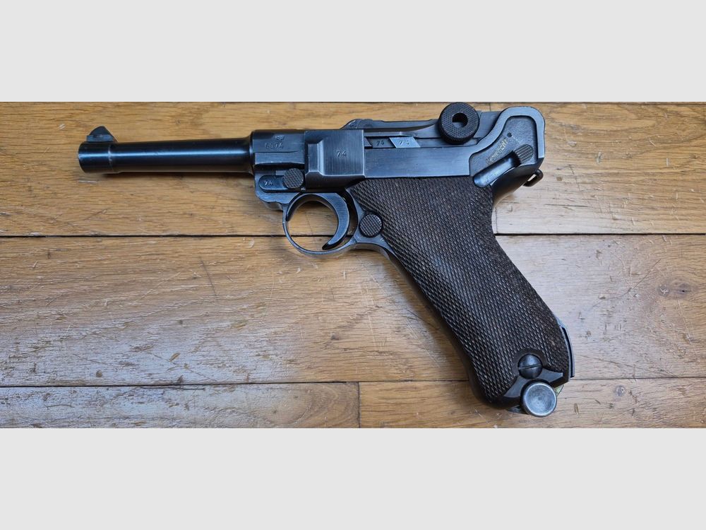 Sehr seltener Luger P08, genannt „Mauser Banner“ – Polizei-Waffe, hergestellt von Mauser im Jahr 1942 – Kaliber 9×19 – Eine der 25.165 SS-Polizei-Waffen vom Typ Front Ost – Eine der 5.550 mit „1942“ und „Adler+L“ markiert – Ästhetischer und mechanischer Zustand außergewöhnlich – TBE+++, Bild 3 von 33