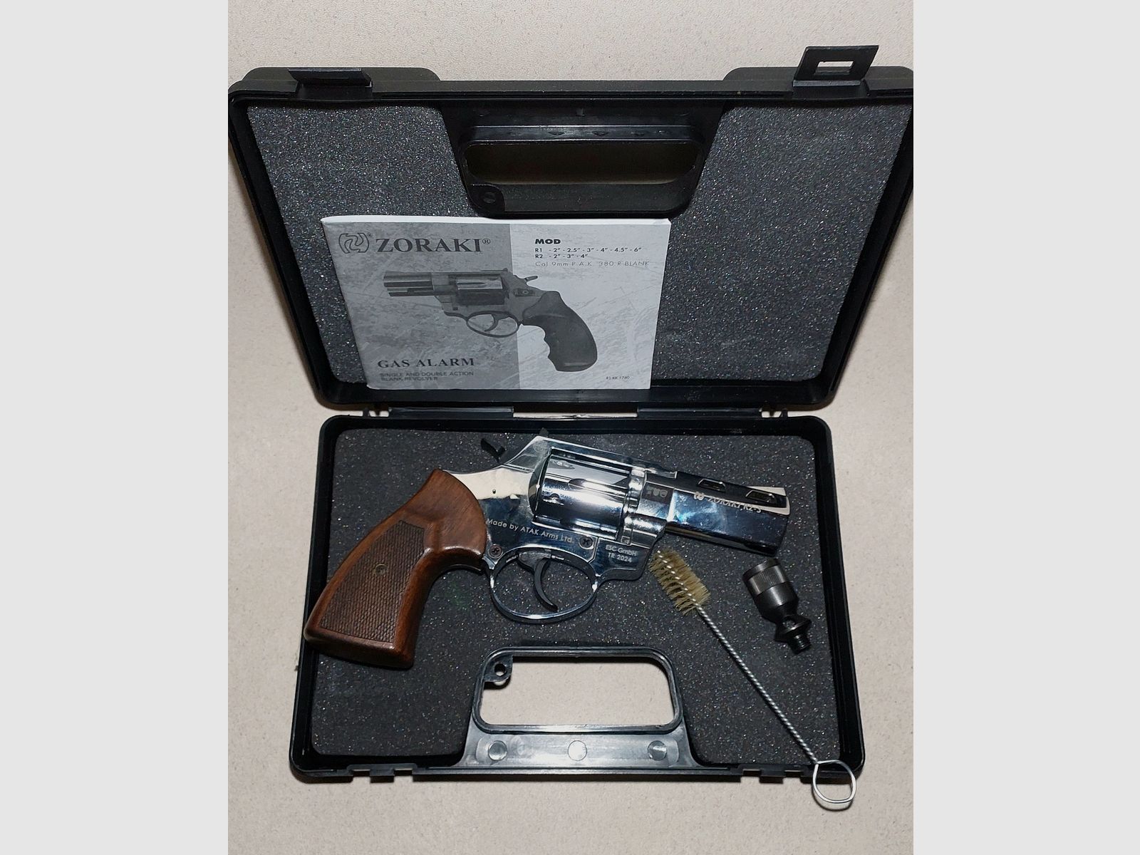 Zoraki R2 3 inch blank firing revolver (PTB 1107) caliber 9mm R.K. chrome wooden grips muzzle protection - LIKE NEW!