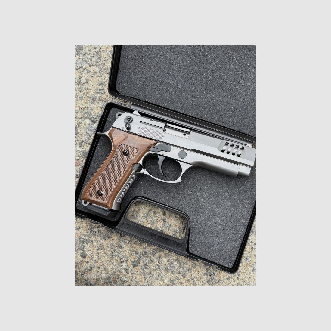 BLOW F06 K Fume Wood 9mm P.A.K. Schreckschusspistole im klassischen Dienstpistolen-Stil