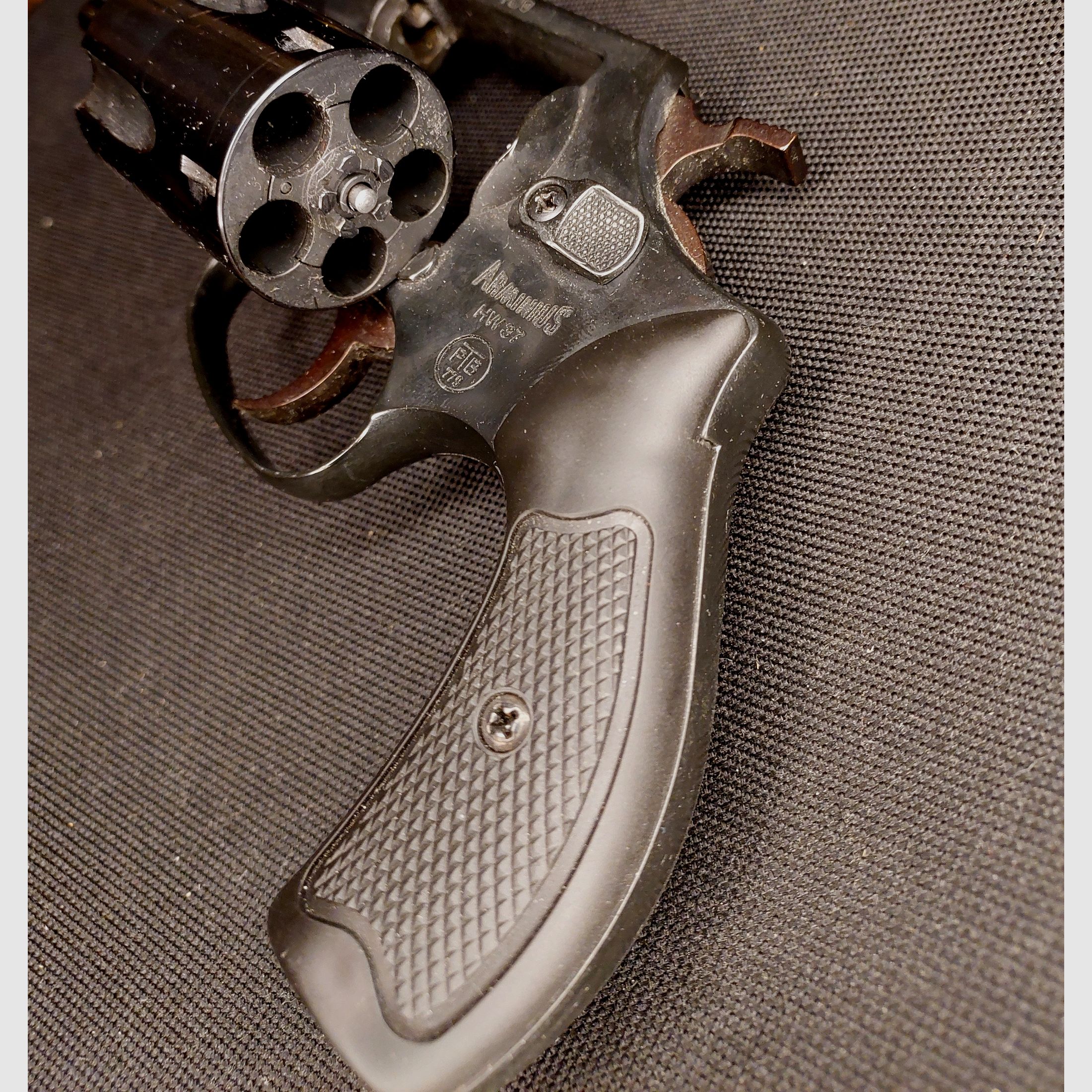 Weihrauch HW37 kal. 9mm R.K. (PTB 887) Arminius HW 37 schreckschuss revolver