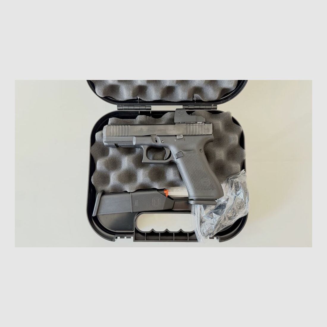 Glock 17 Gen 5 MOS with Sight Mark Red Dot 9mm Luger