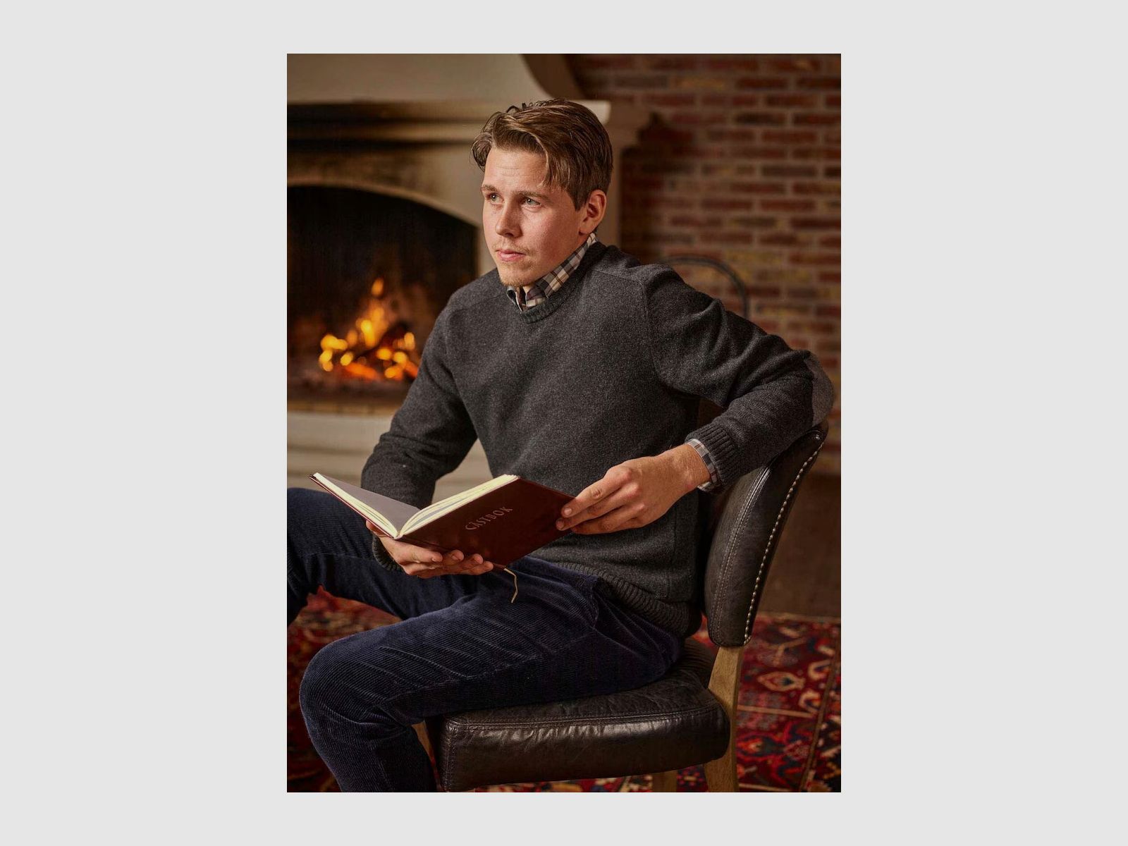 CHEVALIER Suéter de lana Wykin para hombres negro piedra