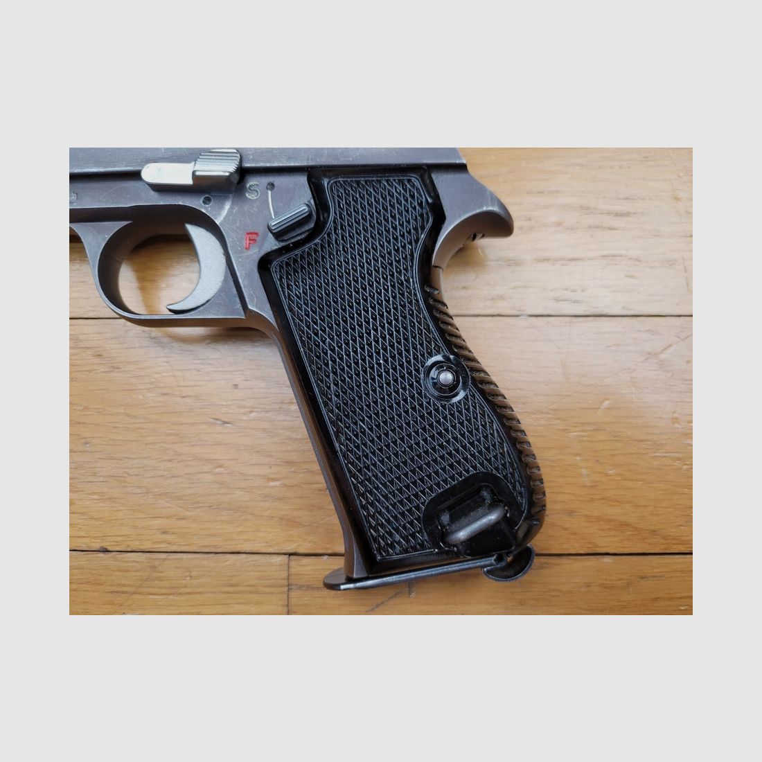 Superbe pistolet SIG P210-6 – Arme devenue mythique – Calibre 9 para – Version sport canon de 120 mm – Carcasse acier – TBE +, image 13 sur 15