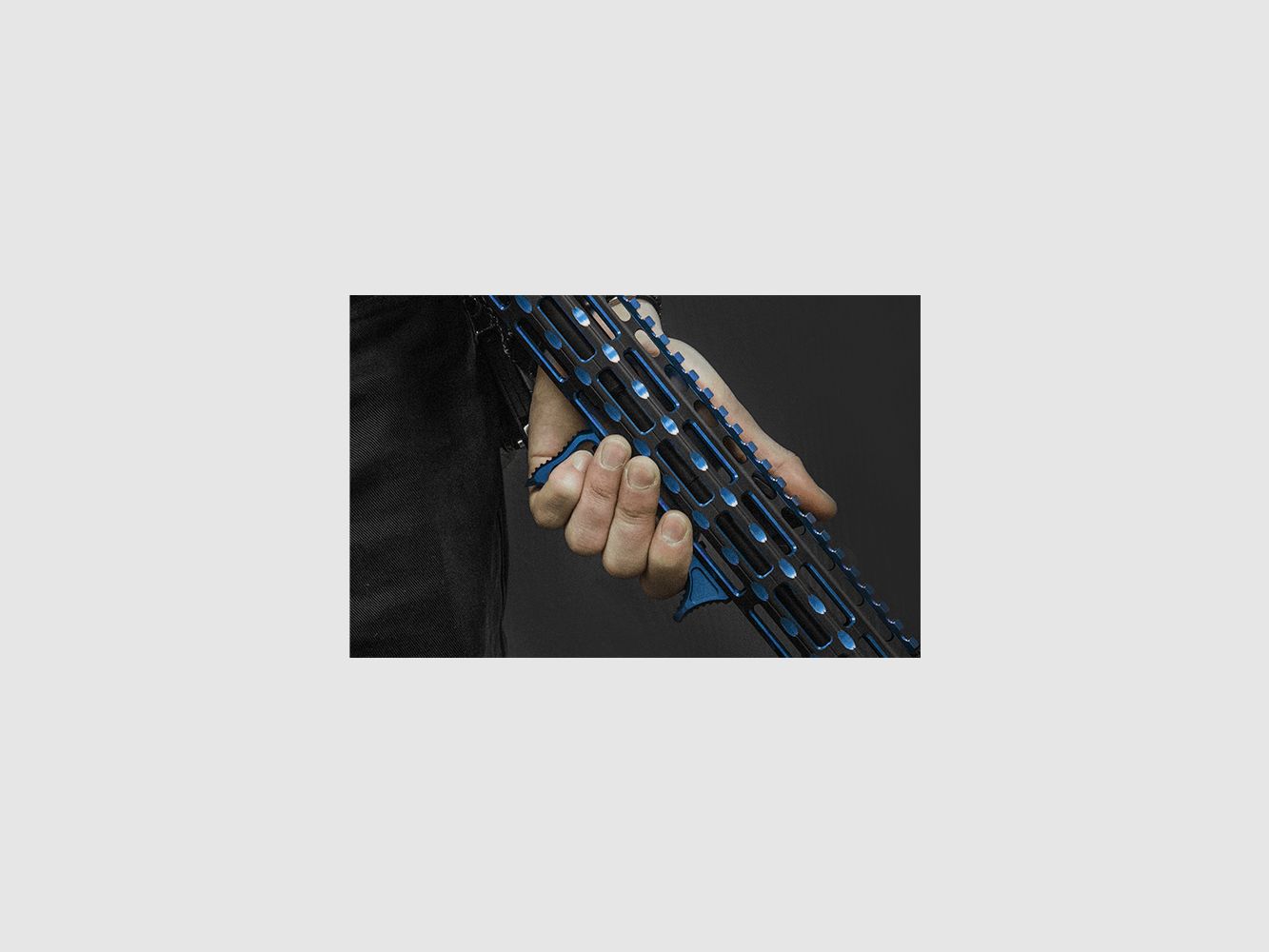 UTG® Ultra Slim abgewinkelter Vordergriff, M-LOK®, Mattblau