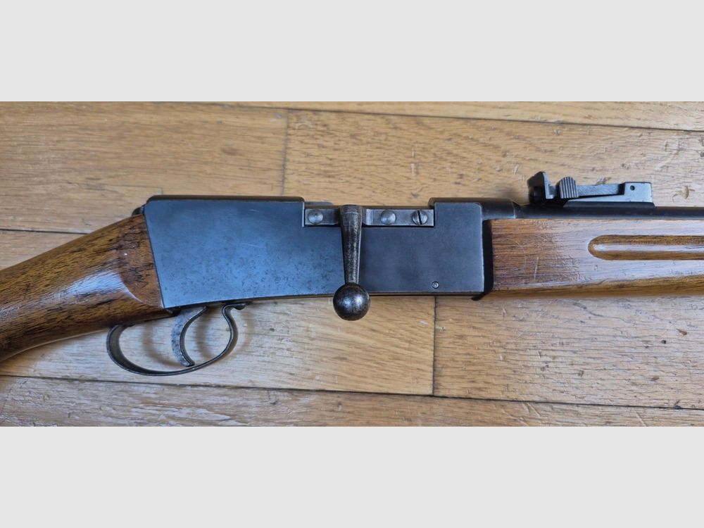 Very nice Lebel school or children's rifle – Rare in caliber 22LR! (and not bosquette!) – Artisan weapon from Stéphanois – Very good mechanics – Very beautiful wood and original bluing – "mono-matricule" – Sight from 25 to 200m – The charm of the III° Republic in a rare caliber for this model – CAT C – TBE ++, image 4 of 26