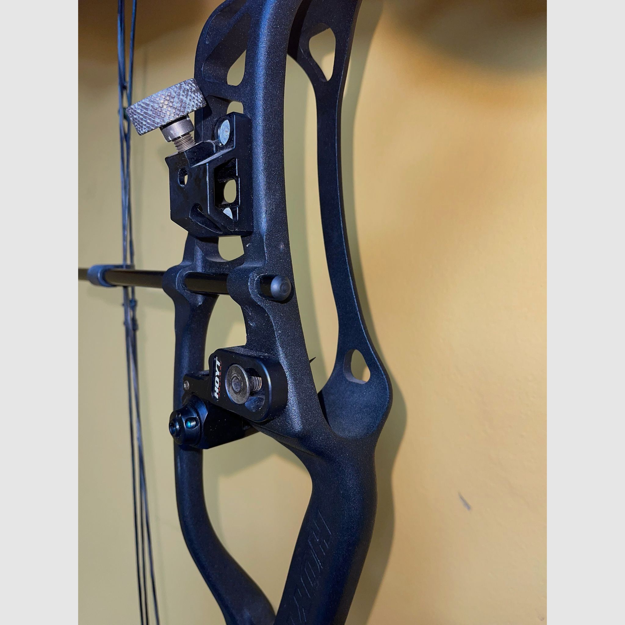 Alto y torneo, arco compuesto de Hoyt, muy buen estado