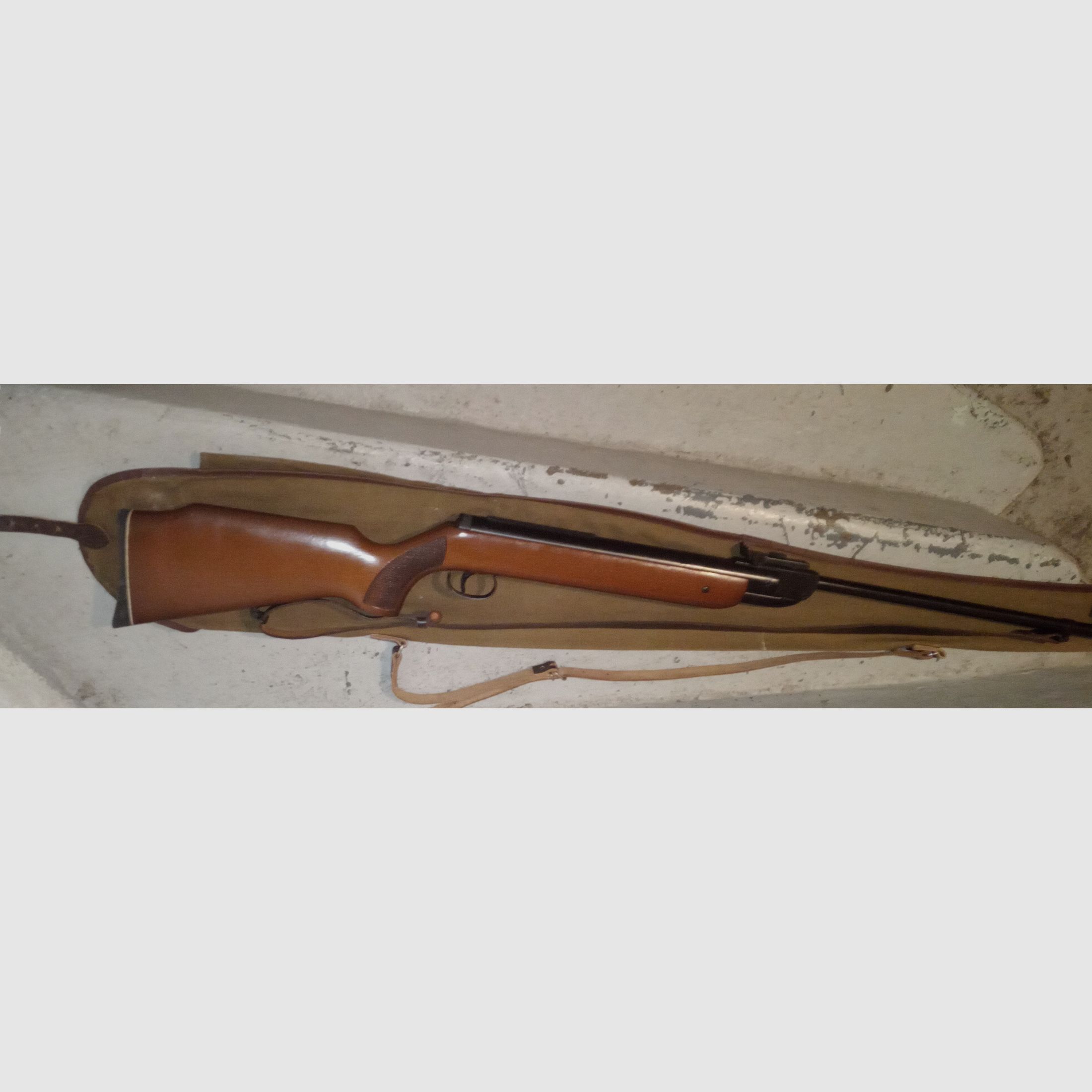 État impeccable carabine à air Diana Model 35; avec F signe 4,5 mm sac et sangle en cuir