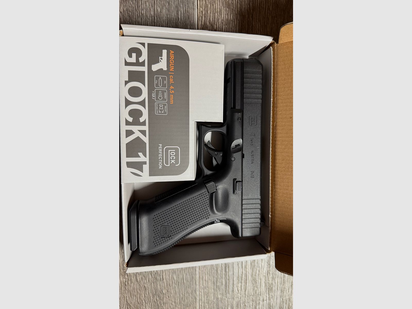 Glock 17 Gen5 4,5 mm Diabolo < 3,0 J CO2 schwarz