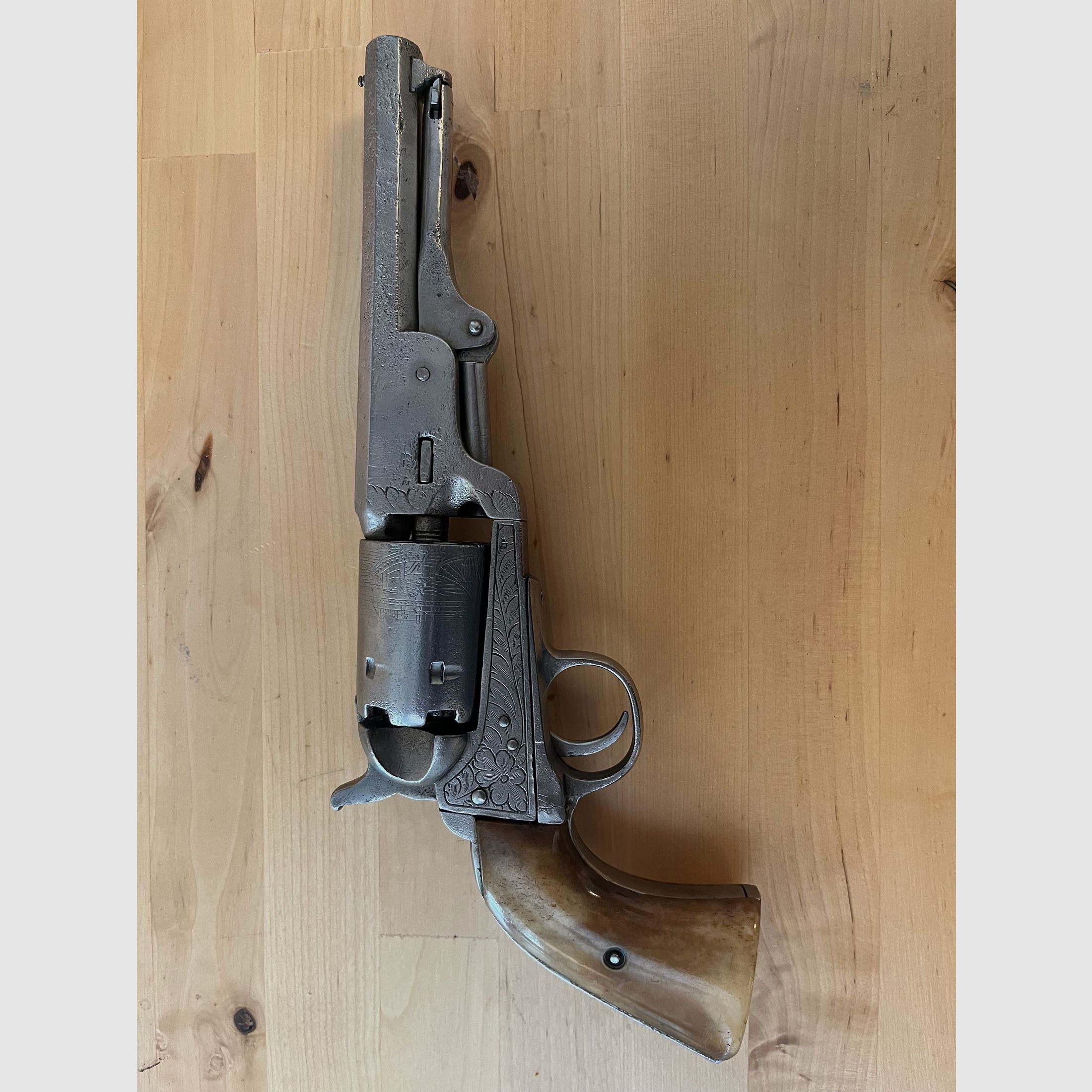 Il ponte di Brooklyn 1849 Colt Pocket Brevete Revolver
