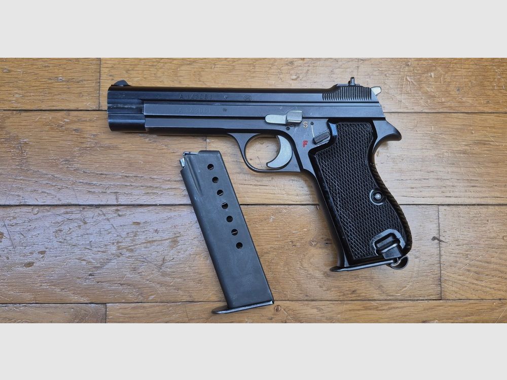 Sehr schöner SIG P210-2 Pistol – Mythos des 9 para – Militärwaffe des 4. Vertrags – Ca. 1965/68 – Sehr schöne Brünierung – Traumhaftes Funktionieren und Lauf – 1 zusätzliches Magazin und Holster (das komplette Paket!) werden mitgeliefert – Zustand TBE+++!, Bild 2 von 25