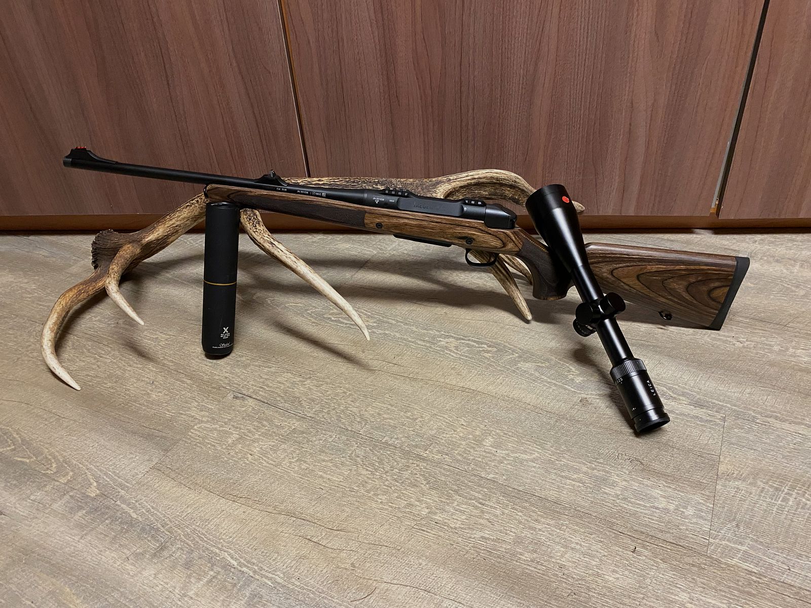 Haenel Jaeger NXT, z Leica Amplus 6 2,5-15x56 i