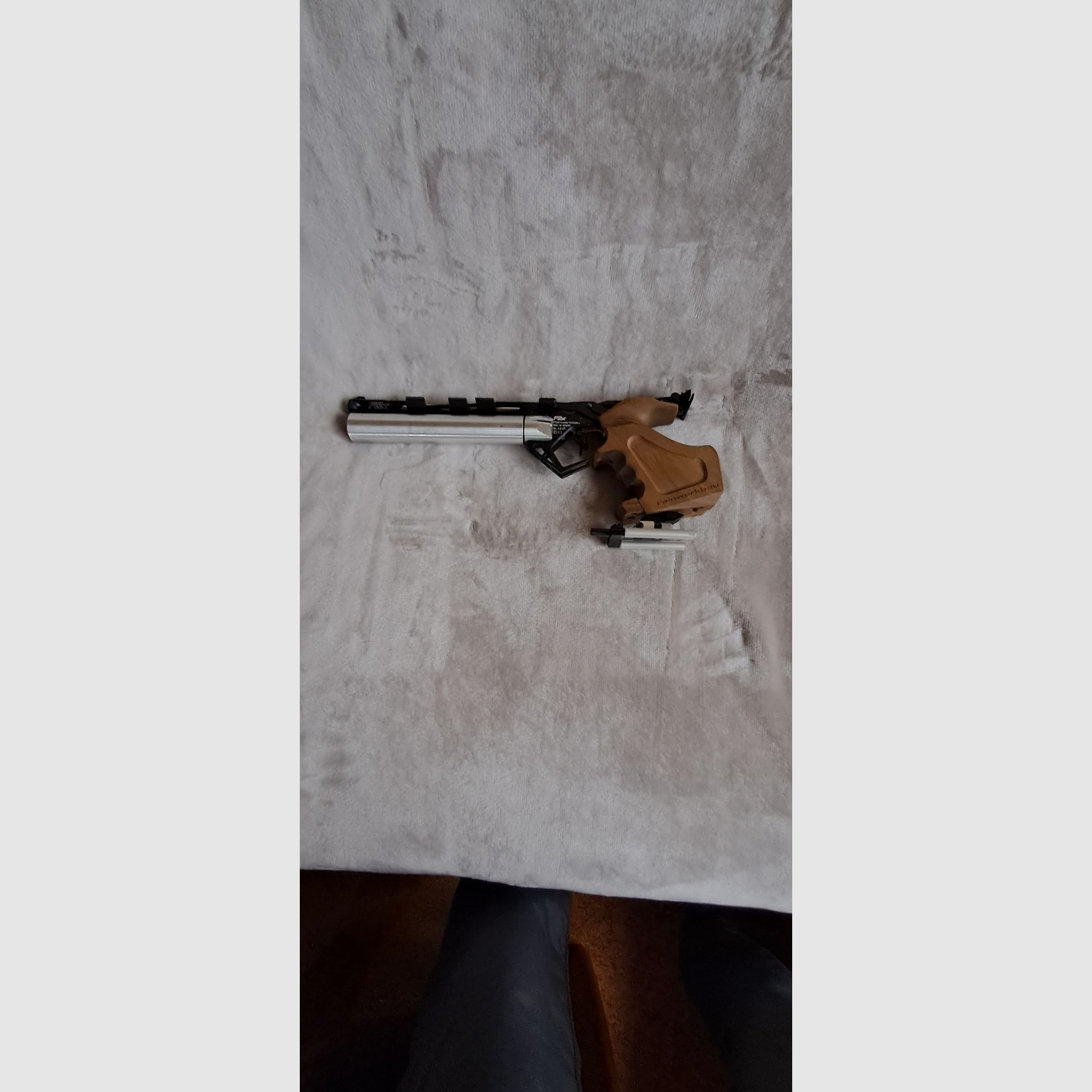 Feinwerkbau P8X Auflage Rechts Griff M und Koffer